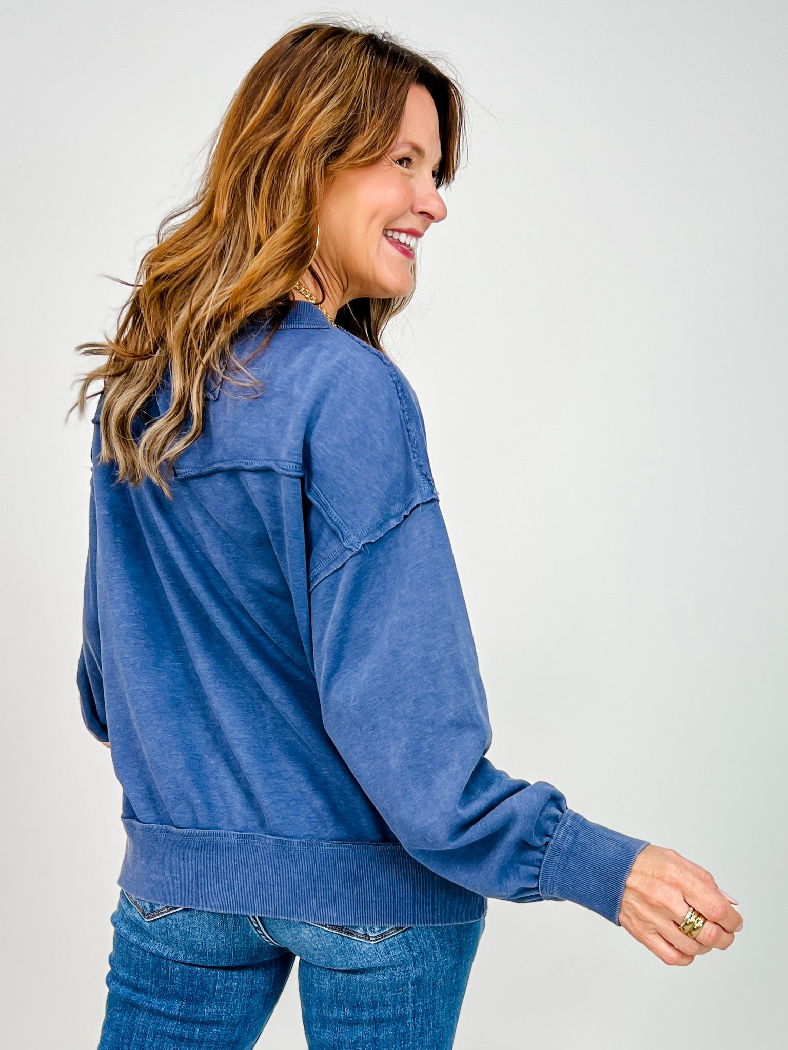 Mineral Washed Terry Pocket Sweatshirt in NAVY