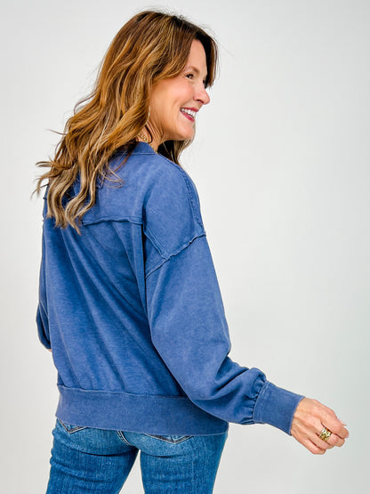 Mineral Washed Terry Pocket Sweatshirt in NAVY