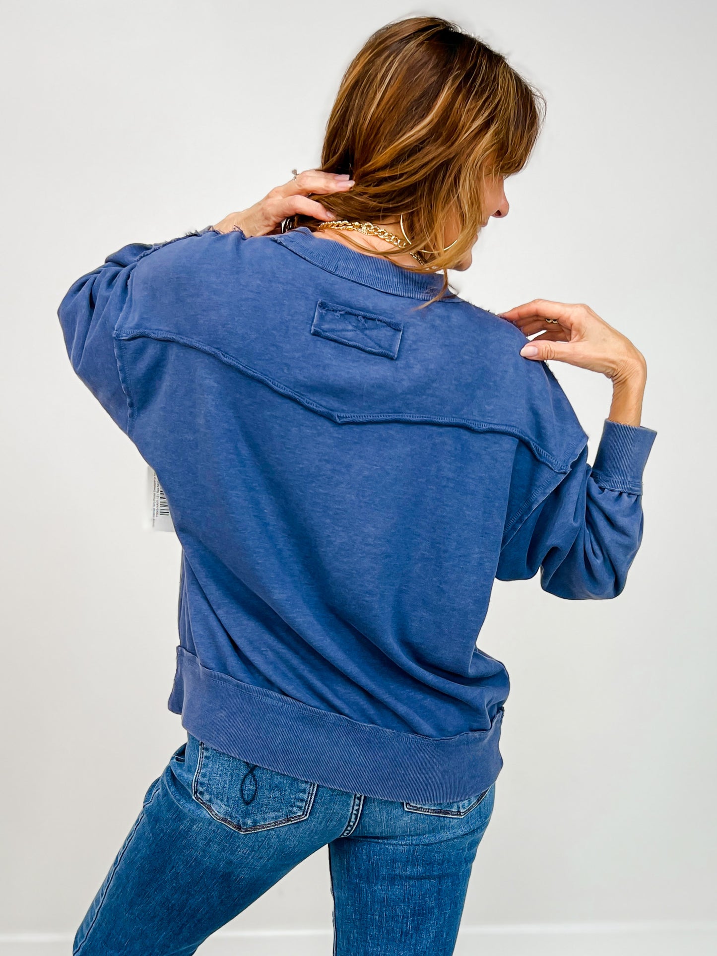 Mineral Washed Terry Pocket Sweatshirt in NAVY