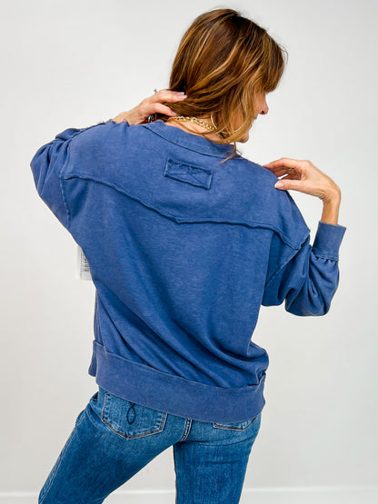 Mineral Washed Terry Pocket Sweatshirt in NAVY