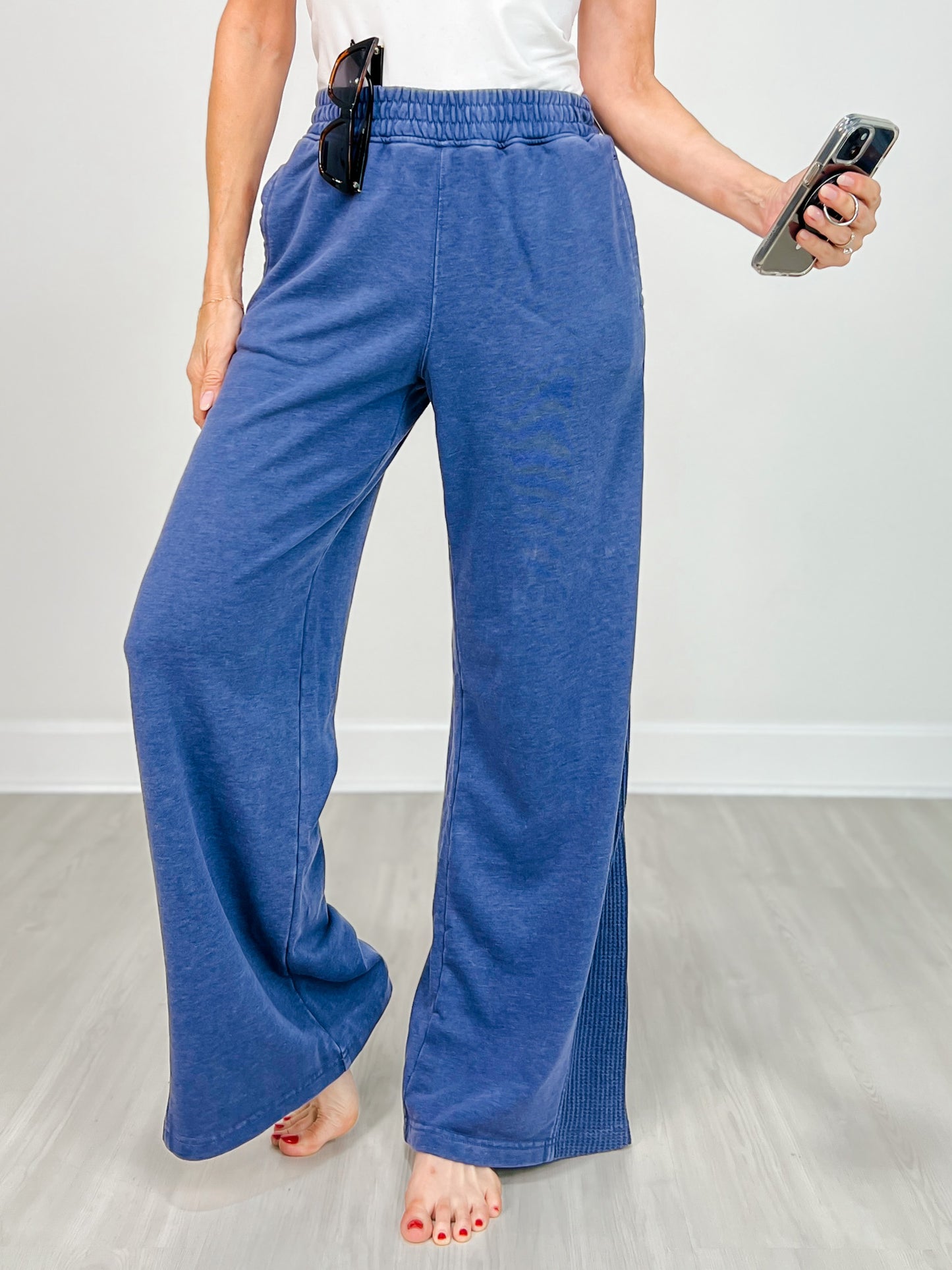 Mineral Washed Wide Leg Pant with Pockets in Navy