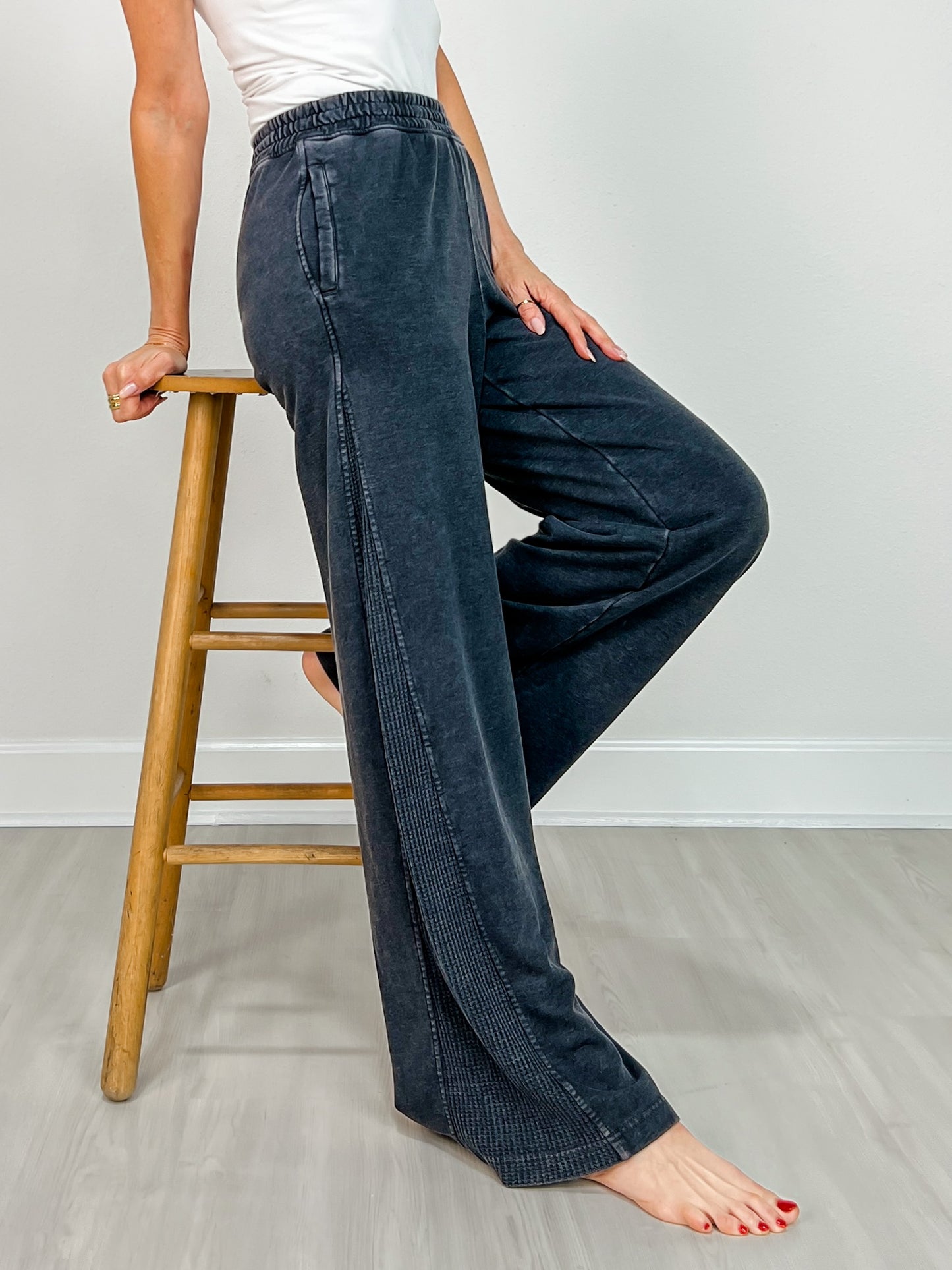 Mineral Washed Wide Leg Pant with Pockets in Black