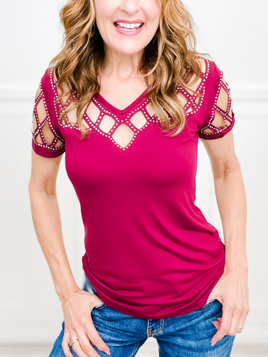 V NECK SHORT SLEEVE TOP WITH LASER CUT DIAMOND PATTERN