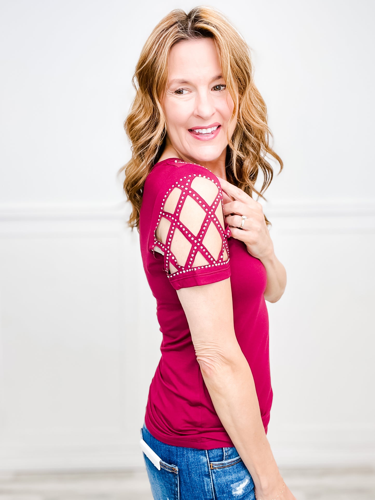 V NECK SHORT SLEEVE TOP WITH LASER CUT DIAMOND PATTERN