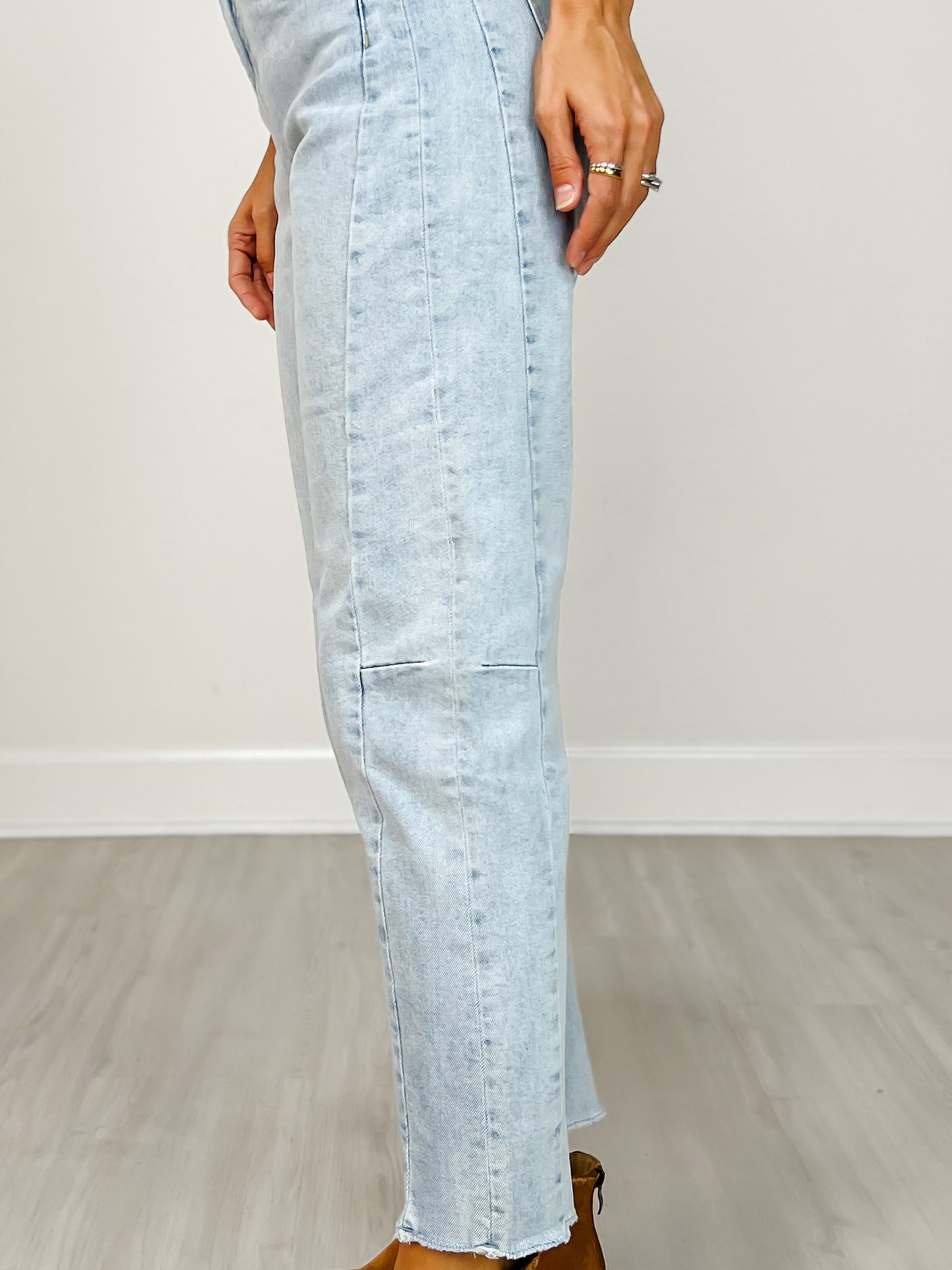 Mica Super High Barrel-leg Detailing Jeans