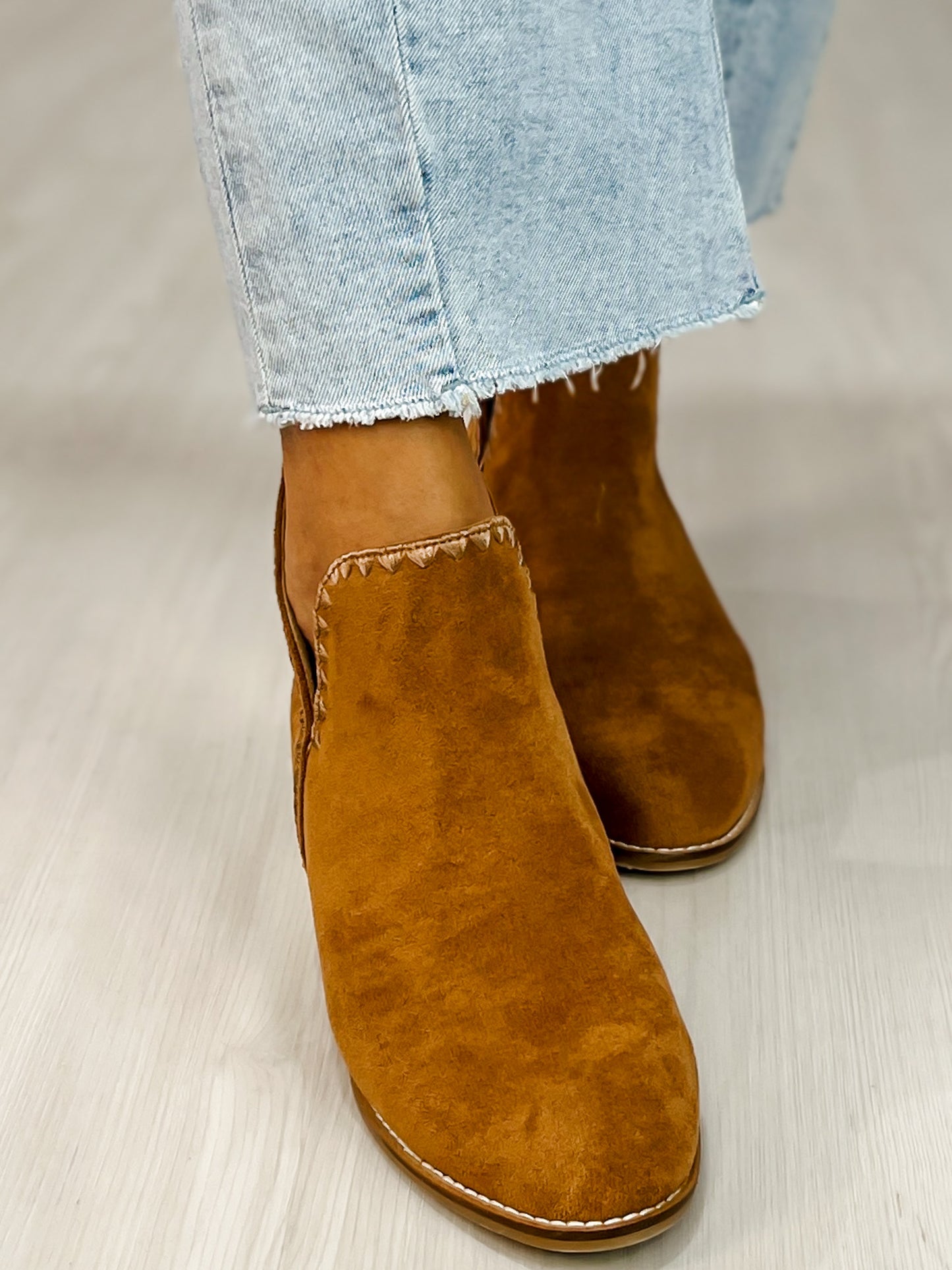 Mica Super High Barrel-leg Detailing Jeans