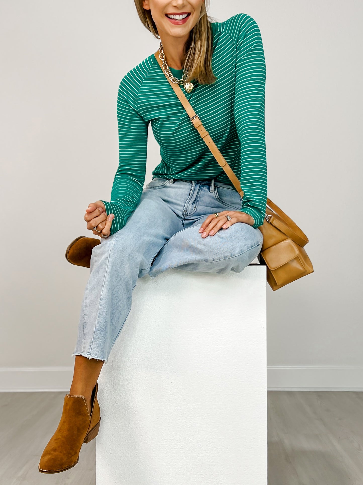 Mica Super High Barrel-leg Detailing Jeans