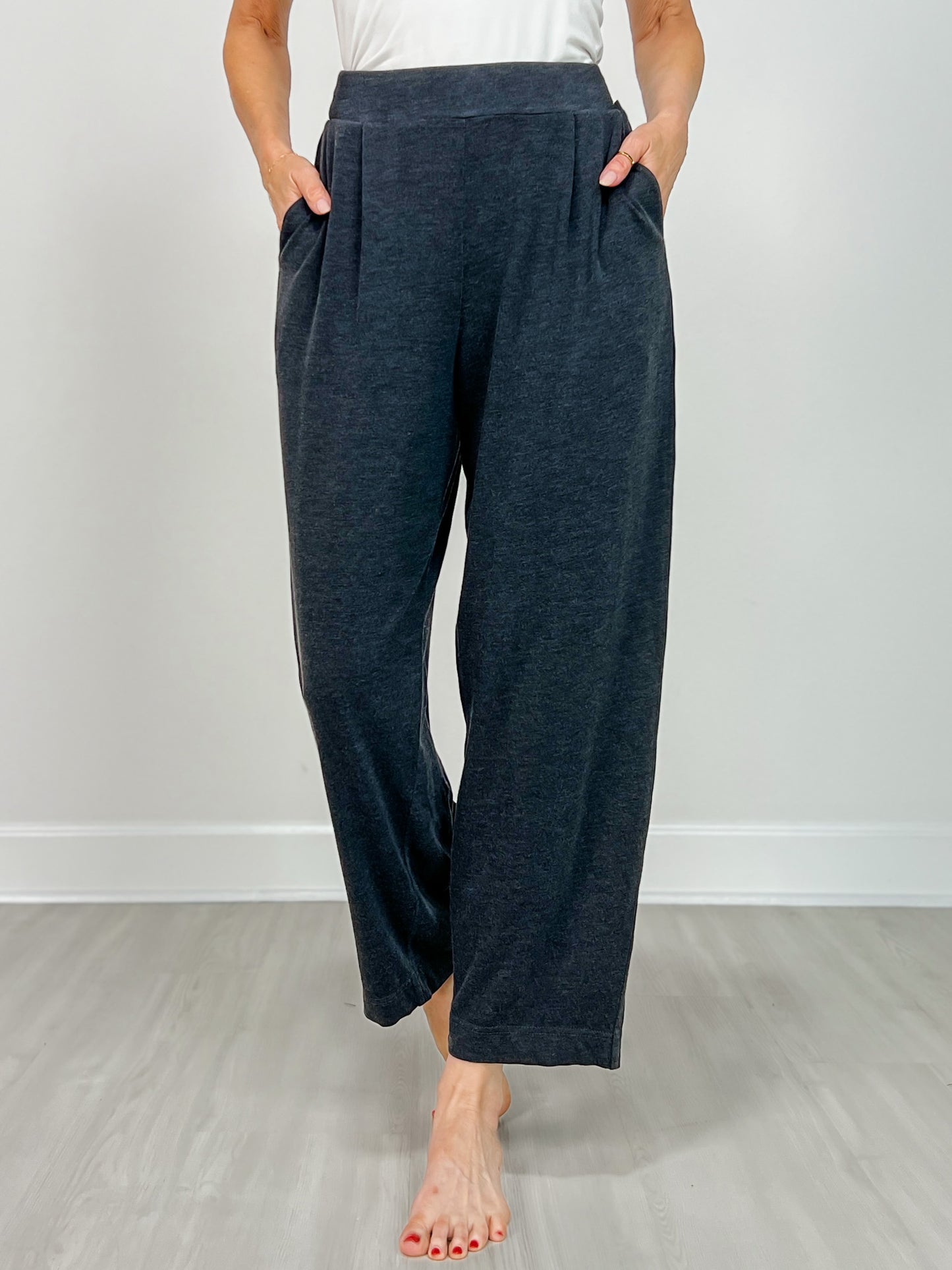 Mineral Washed Pleated Cocoon Pant in Black