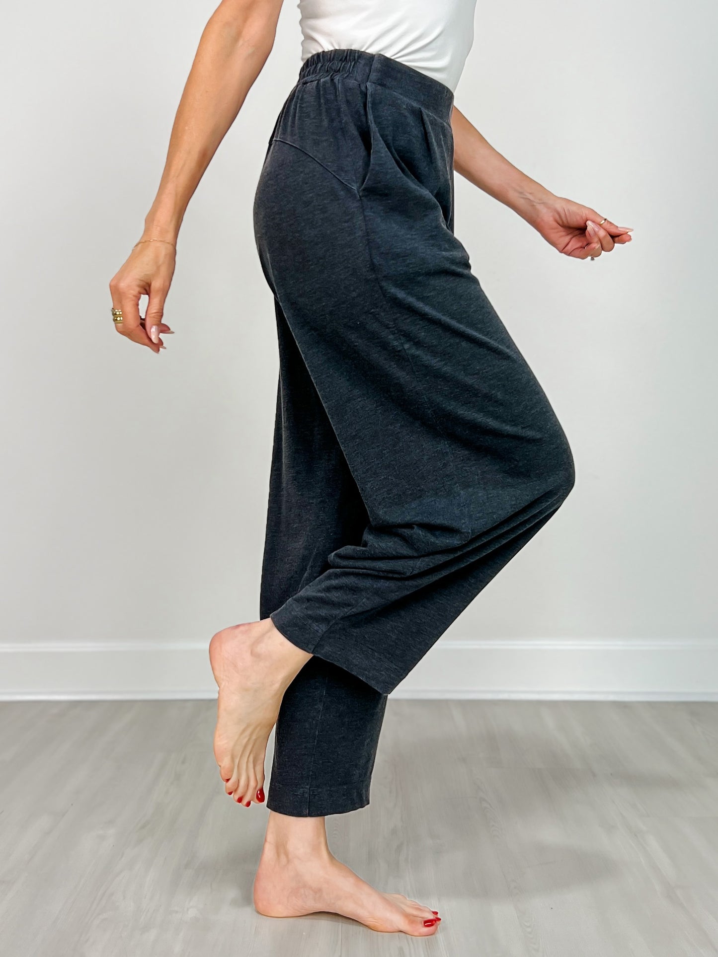 Mineral Washed Pleated Cocoon Pant in Black