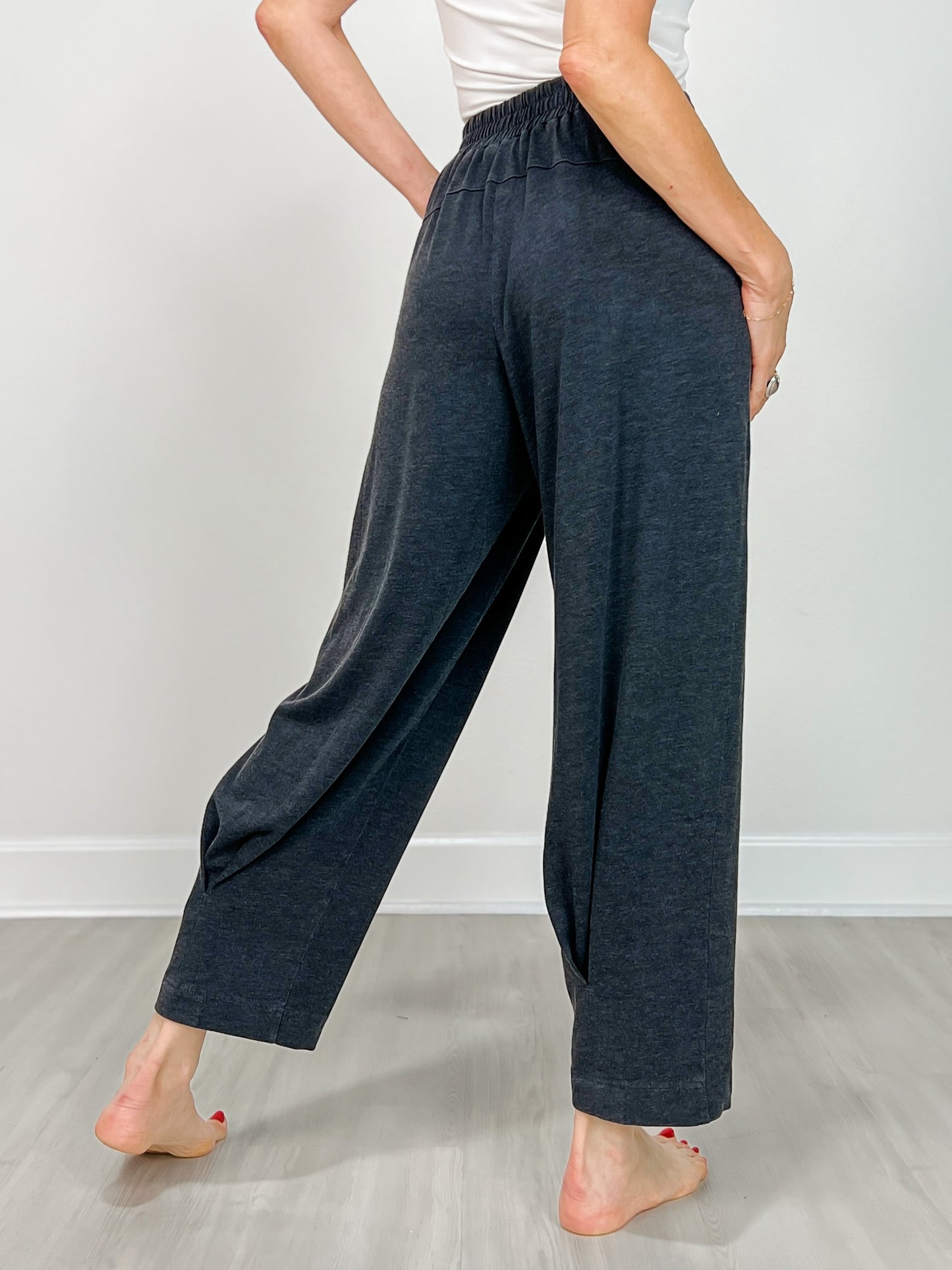 Mineral Washed Pleated Cocoon Pant in Black