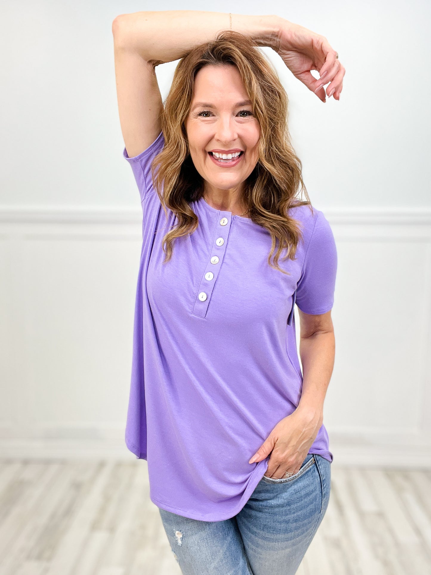 DOOR BUSTER! Short Sleeve Dolphin Hem Shell Button Top - B