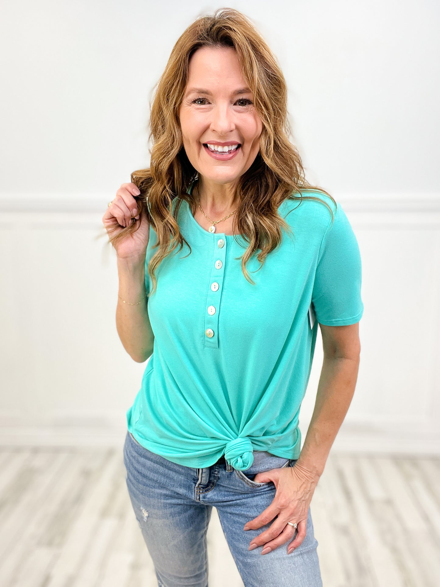 DOOR BUSTER! Short Sleeve Dolphin Hem Shell Button Top - B