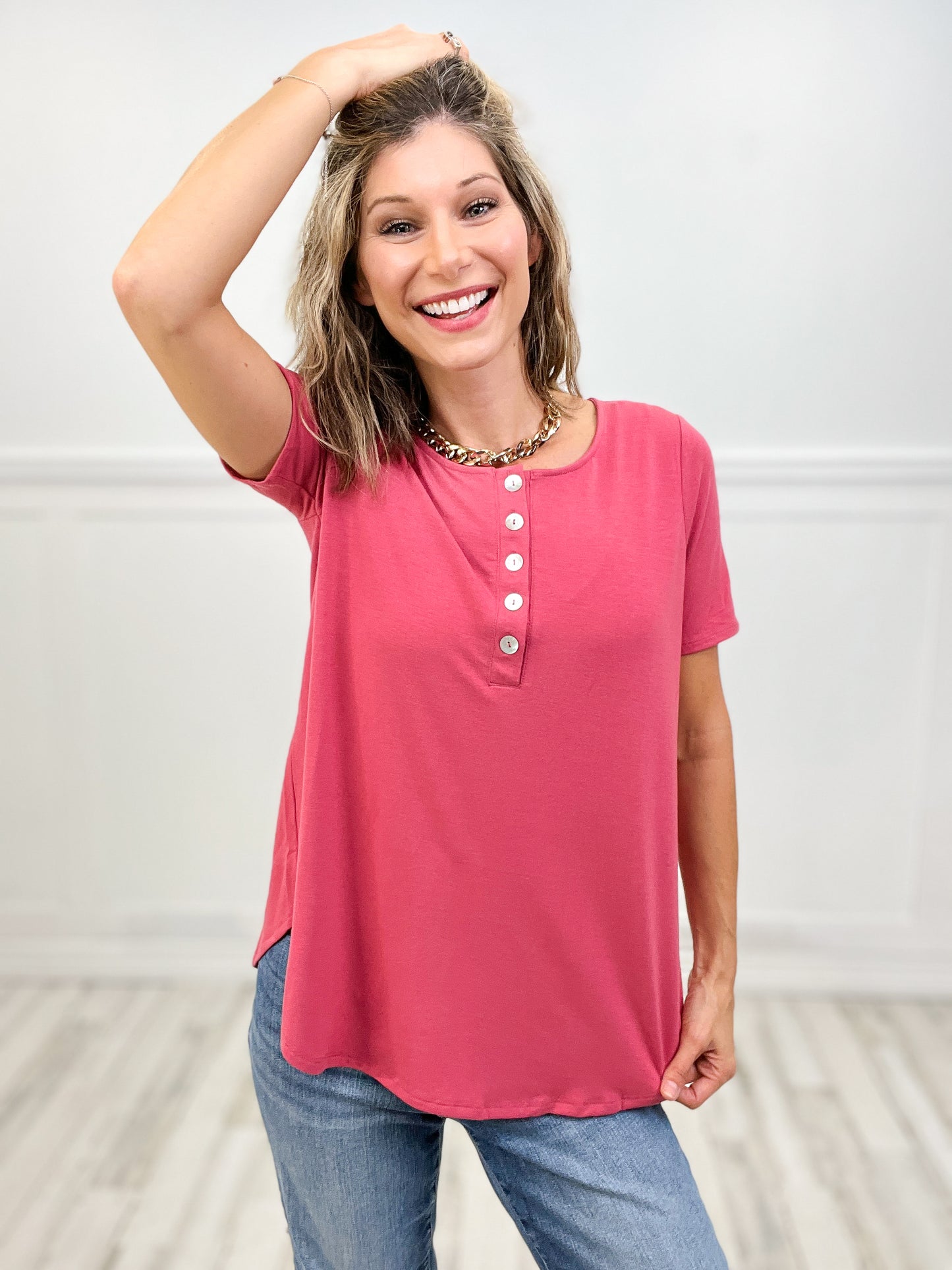 DOOR BUSTER! Short Sleeve Dolphin Hem Shell Button Top - B