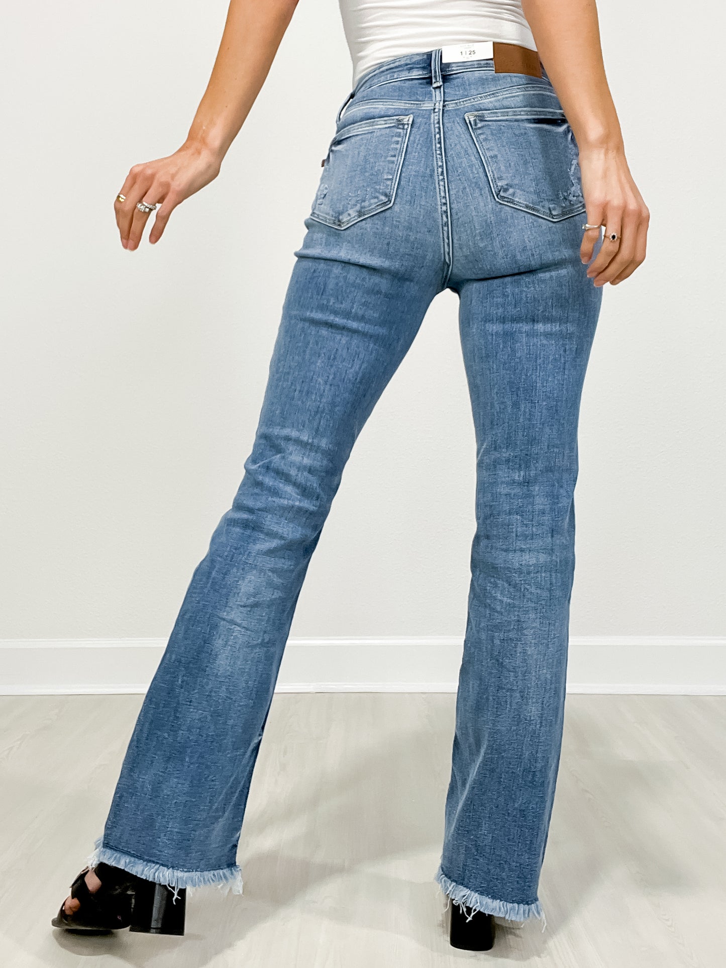 Judy Blue YOU SPIN ME Hi-Rise Bootcut with Frayed Hem Jeans