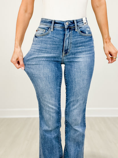 Judy Blue YOU SPIN ME Hi-Rise Bootcut with Frayed Hem Jeans