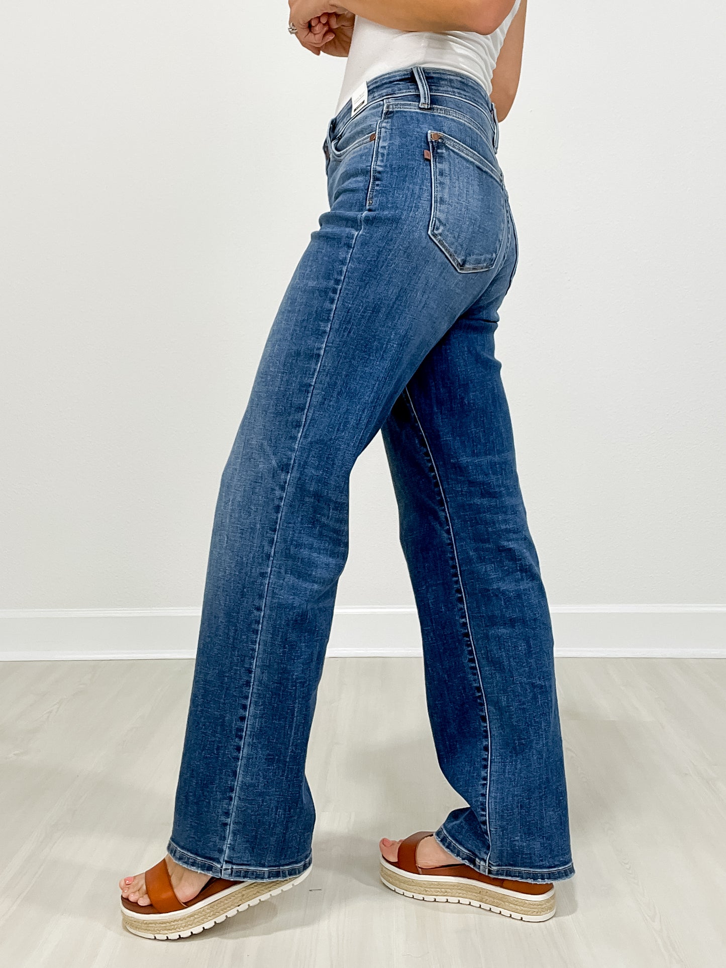 Judy Blue SUPERFICIAL Hi-Rise V-Front Waist Band Vintage Wash Straight Fit Jeans