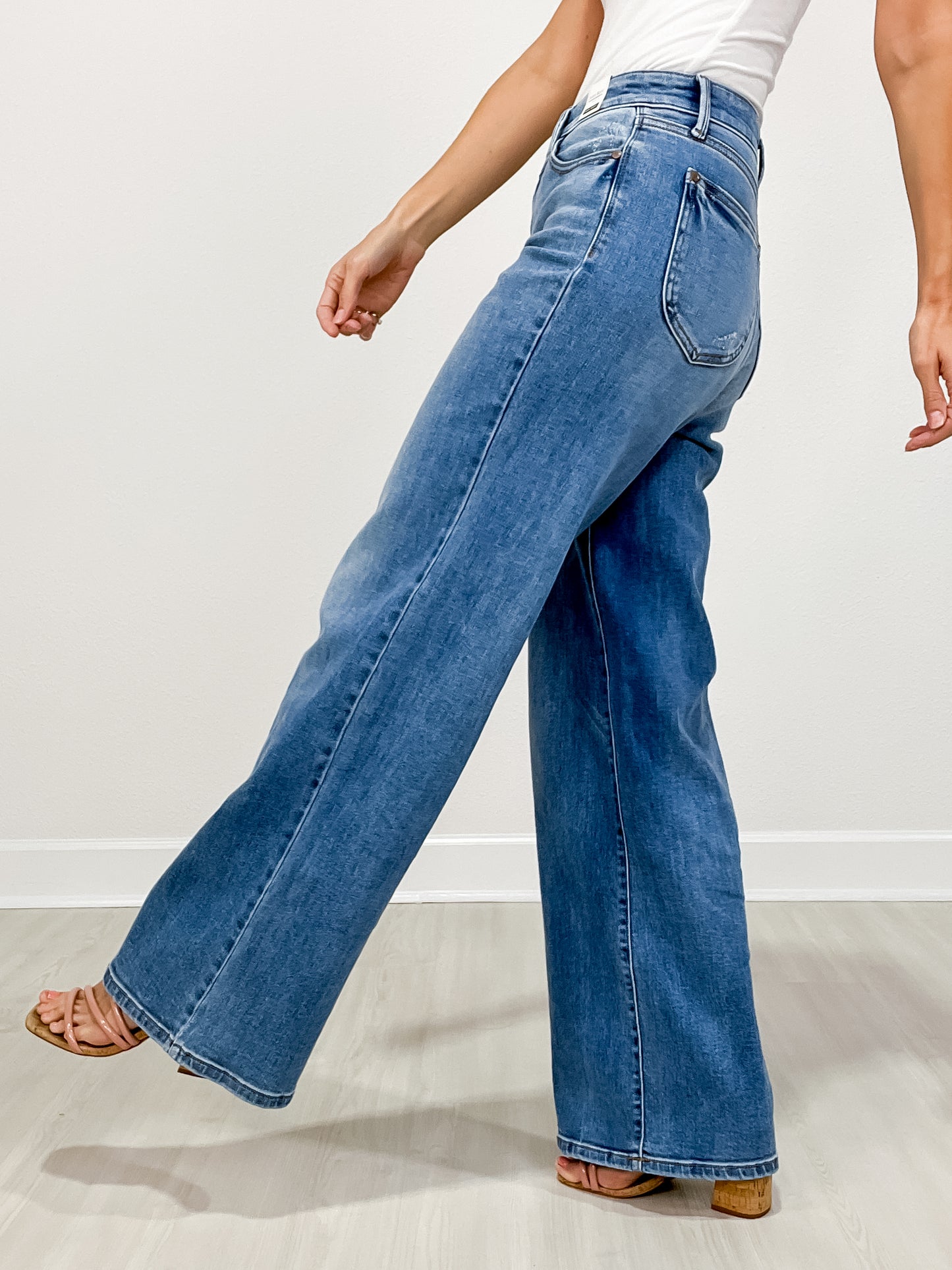 Judy Blue CRUSHING ON YOU Hi-Rise Vintage Wash Retro Wide Leg Jeans