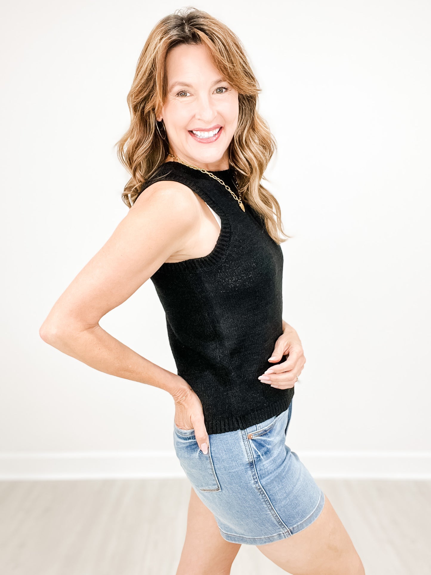 Crewneck Sleeveless Knit Pullover Sweater