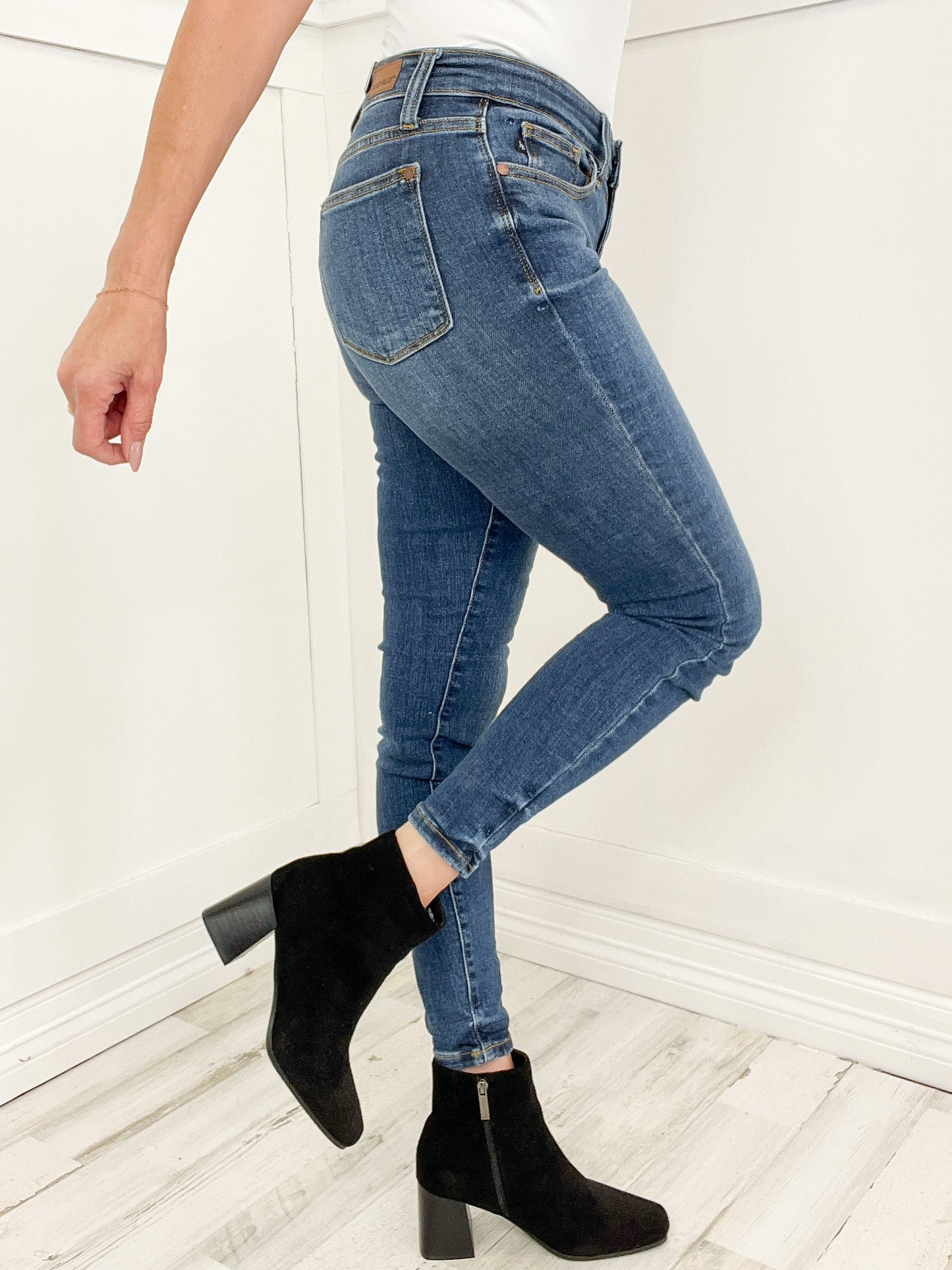 Judy Blue "Bethany" Mid-Rise Skinny Jean