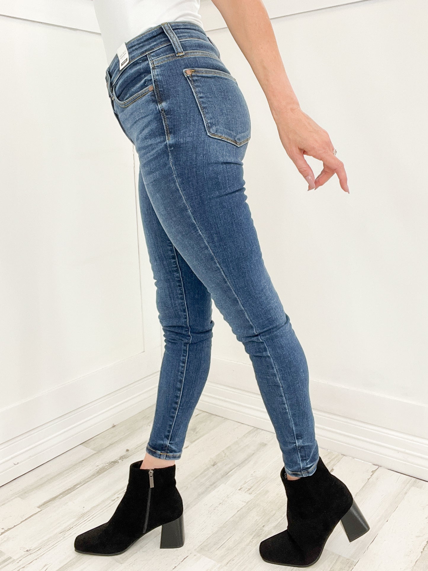 Judy Blue "Bethany" Mid-Rise Skinny Jean