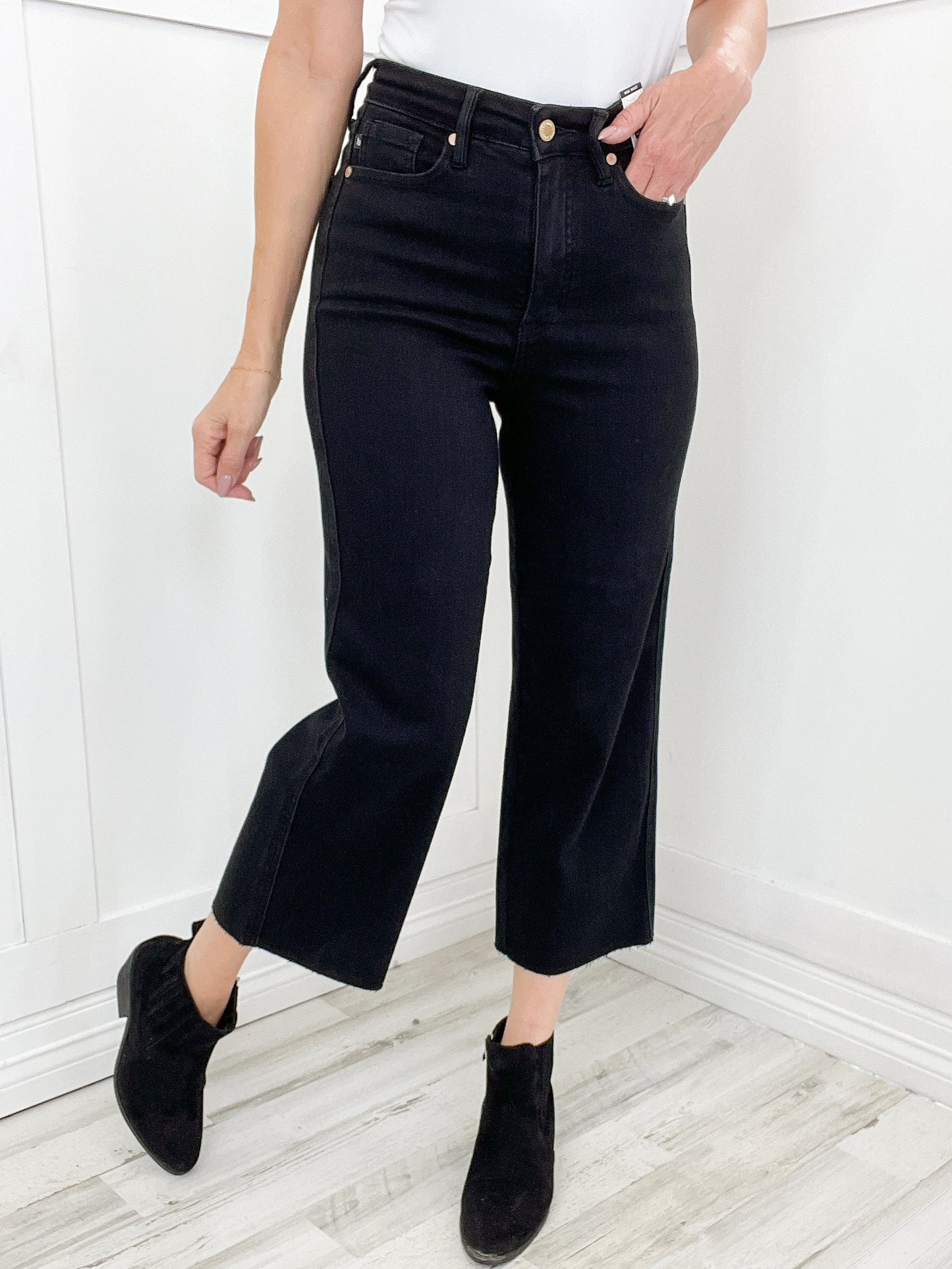 Judy Blue  Tummy Control Wide Cropped Jeans in Black