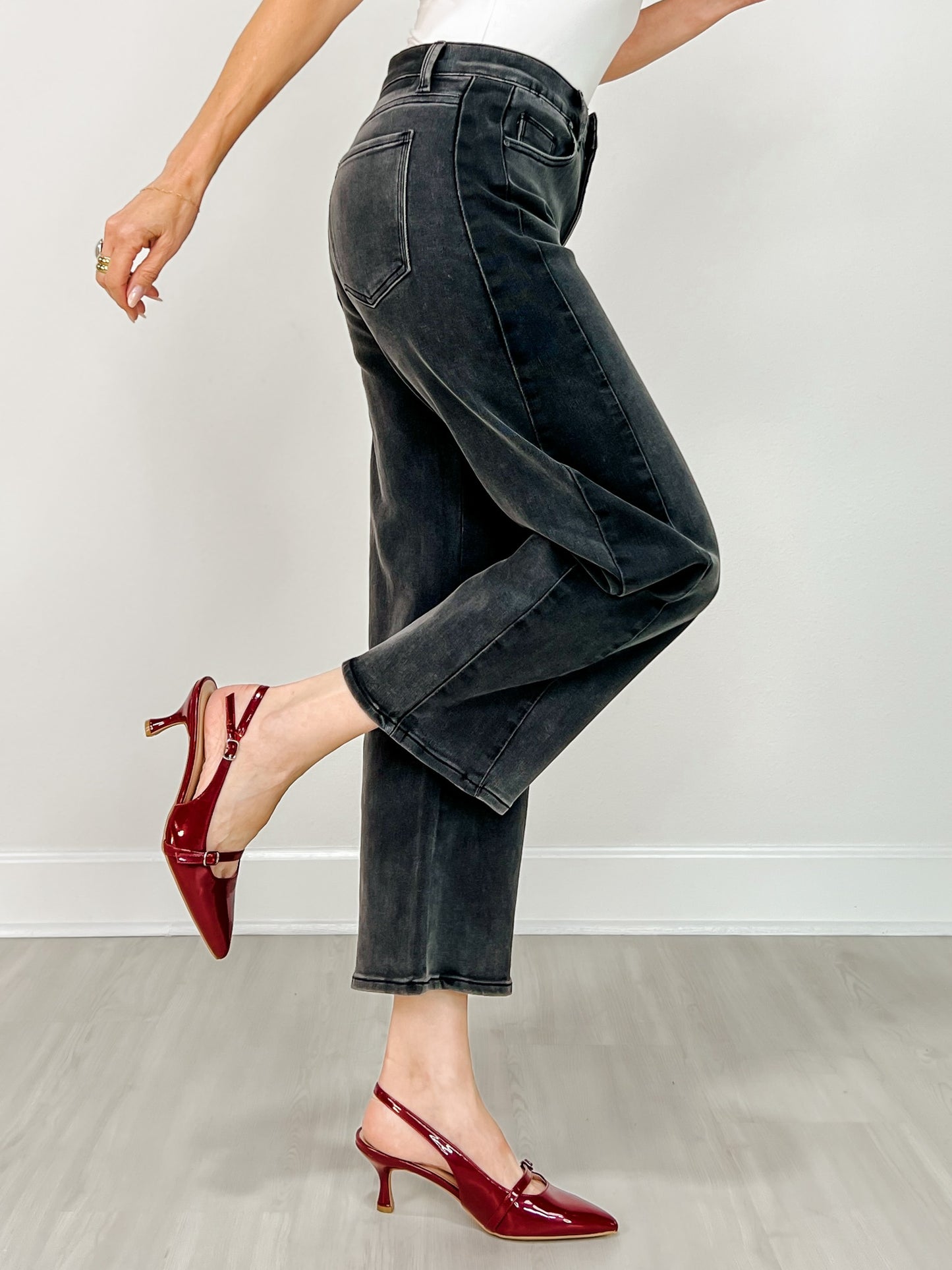 Two Tone Side Panel Stretch Barrel Cropped Jeans in Black