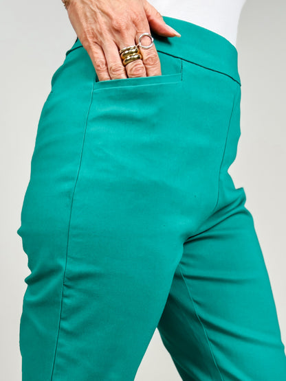 Flat Front with Elastic Waistband Capri Pants in Emerald