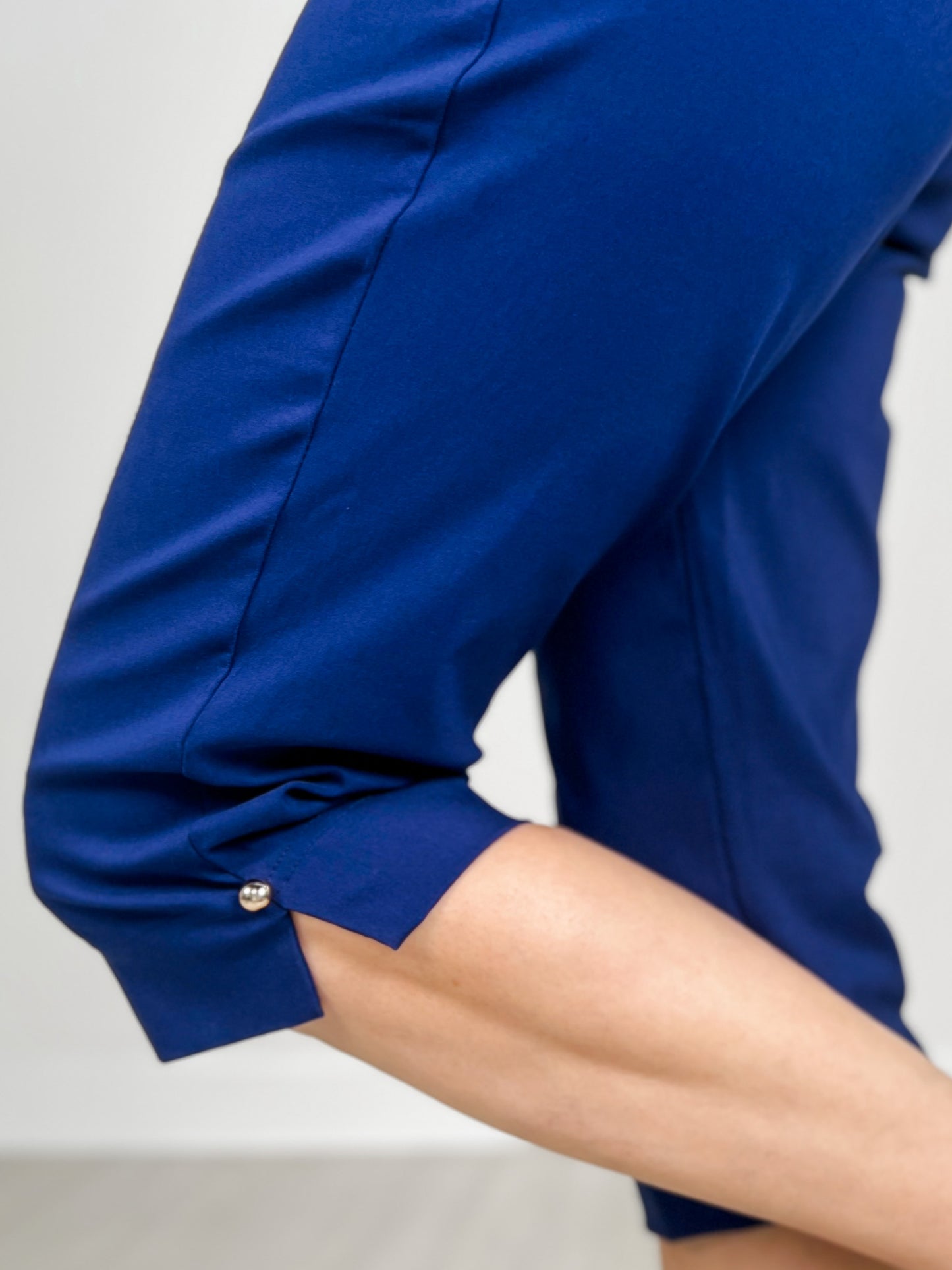 Flat Front with Elastic Waistband Capri Pants in Navy