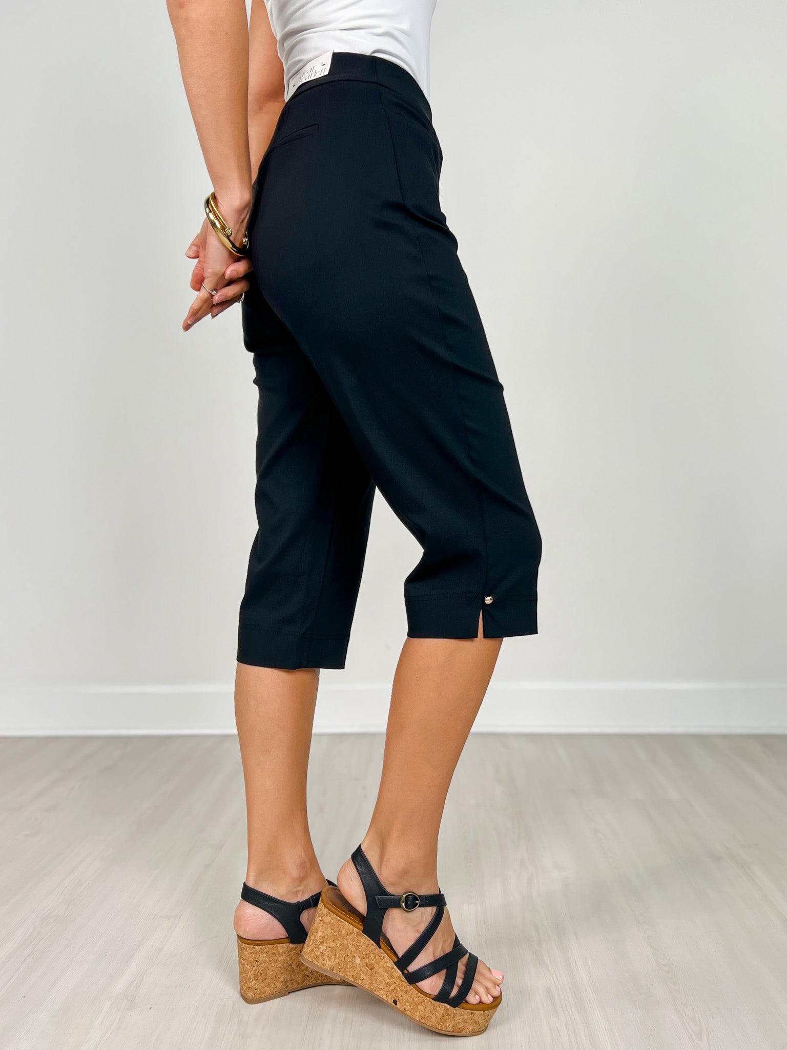 Flat Front with Elastic Waistband Capri Pants in Black