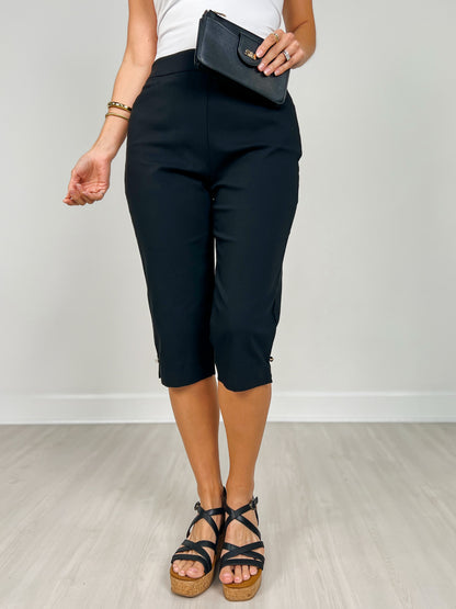 Flat Front with Elastic Waistband Capri Pants in Black