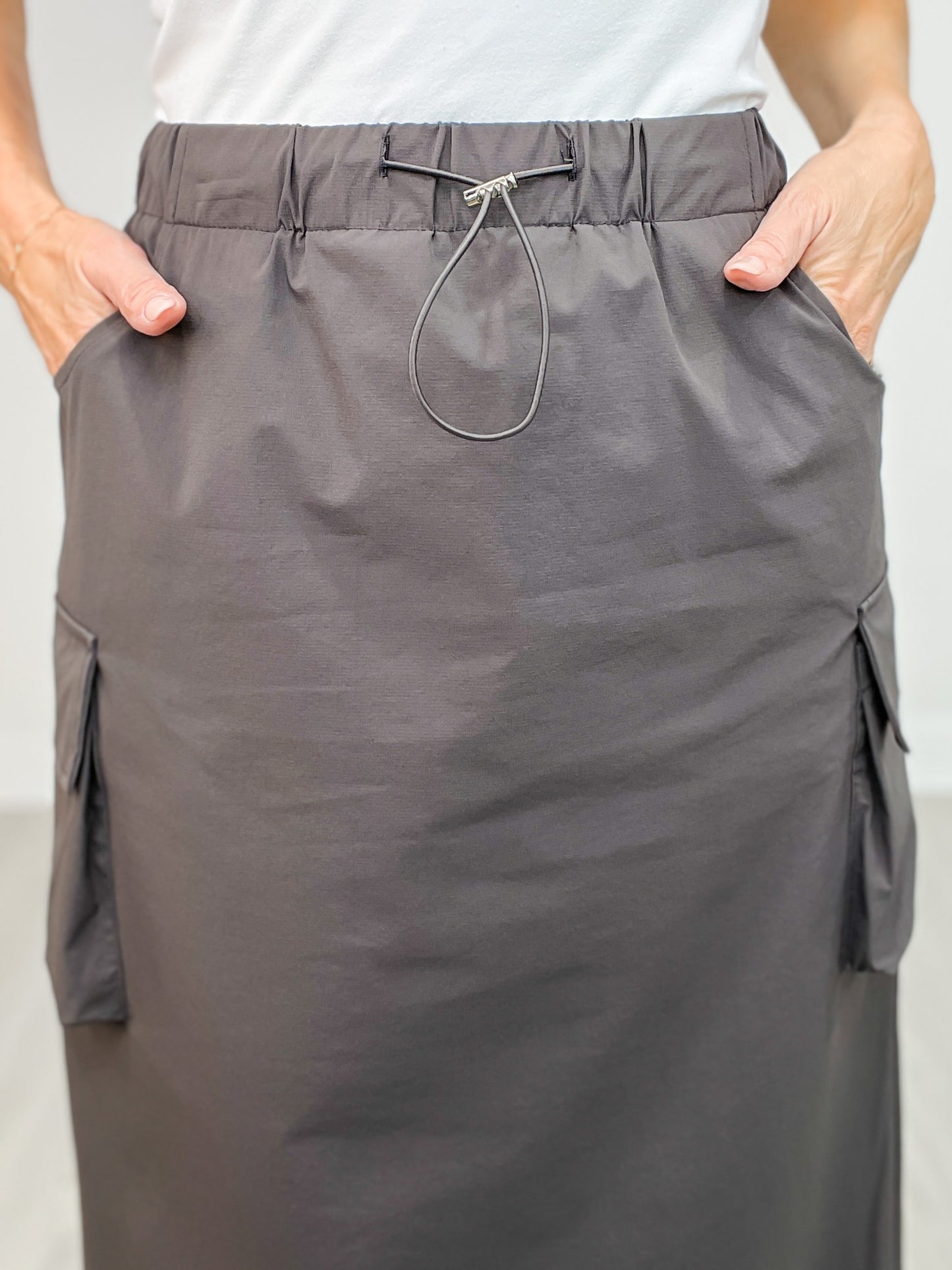 High Waisted Solid Woven Cargo Skirt