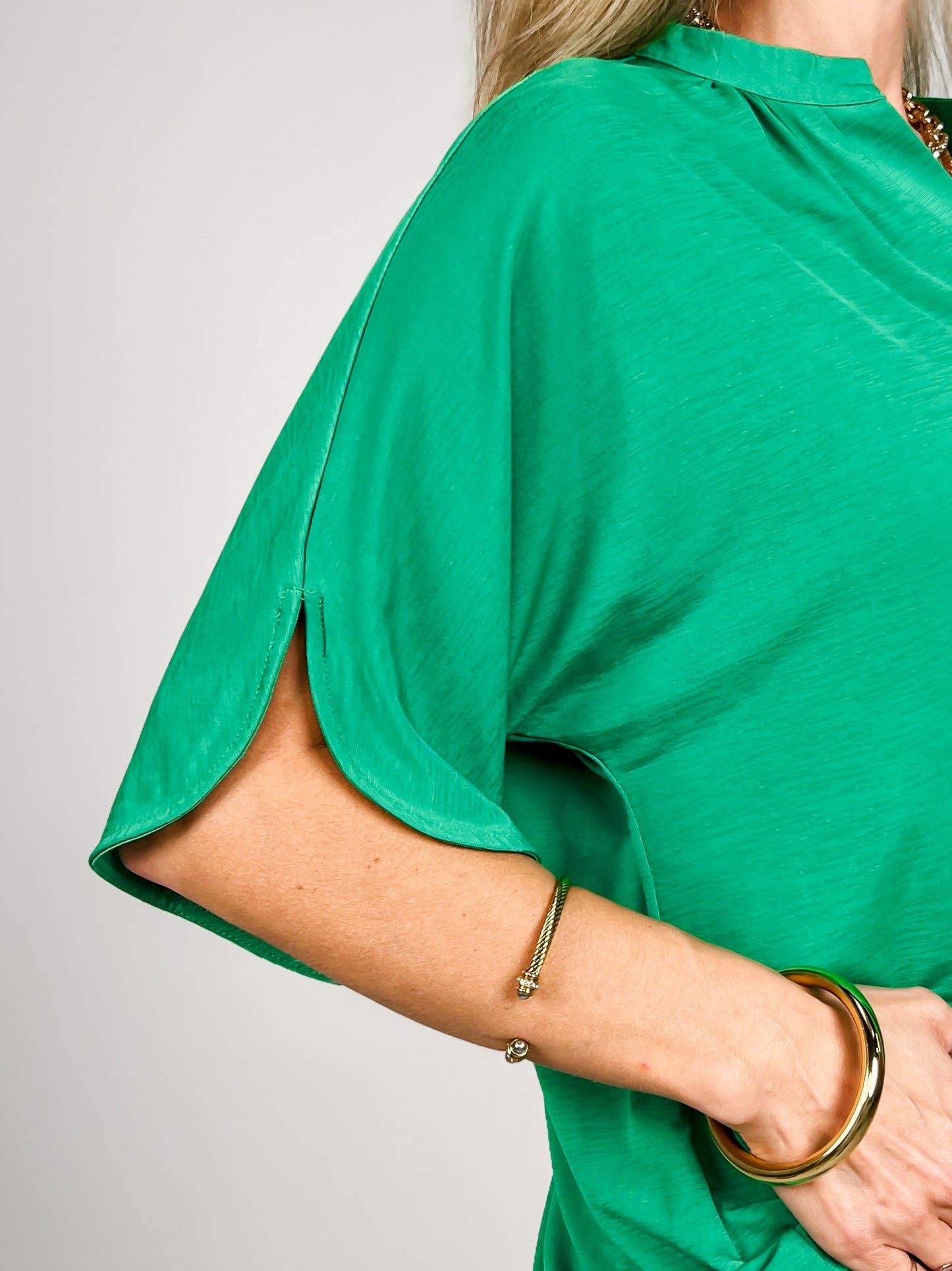 Flared Sleeve Lizzy Breeze Top with Mandarin Collar in Kelly Green