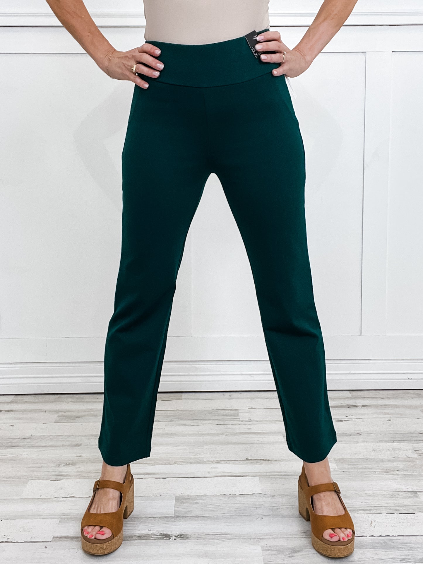 Magic Slim Straight Pants in HUNTER GREEN