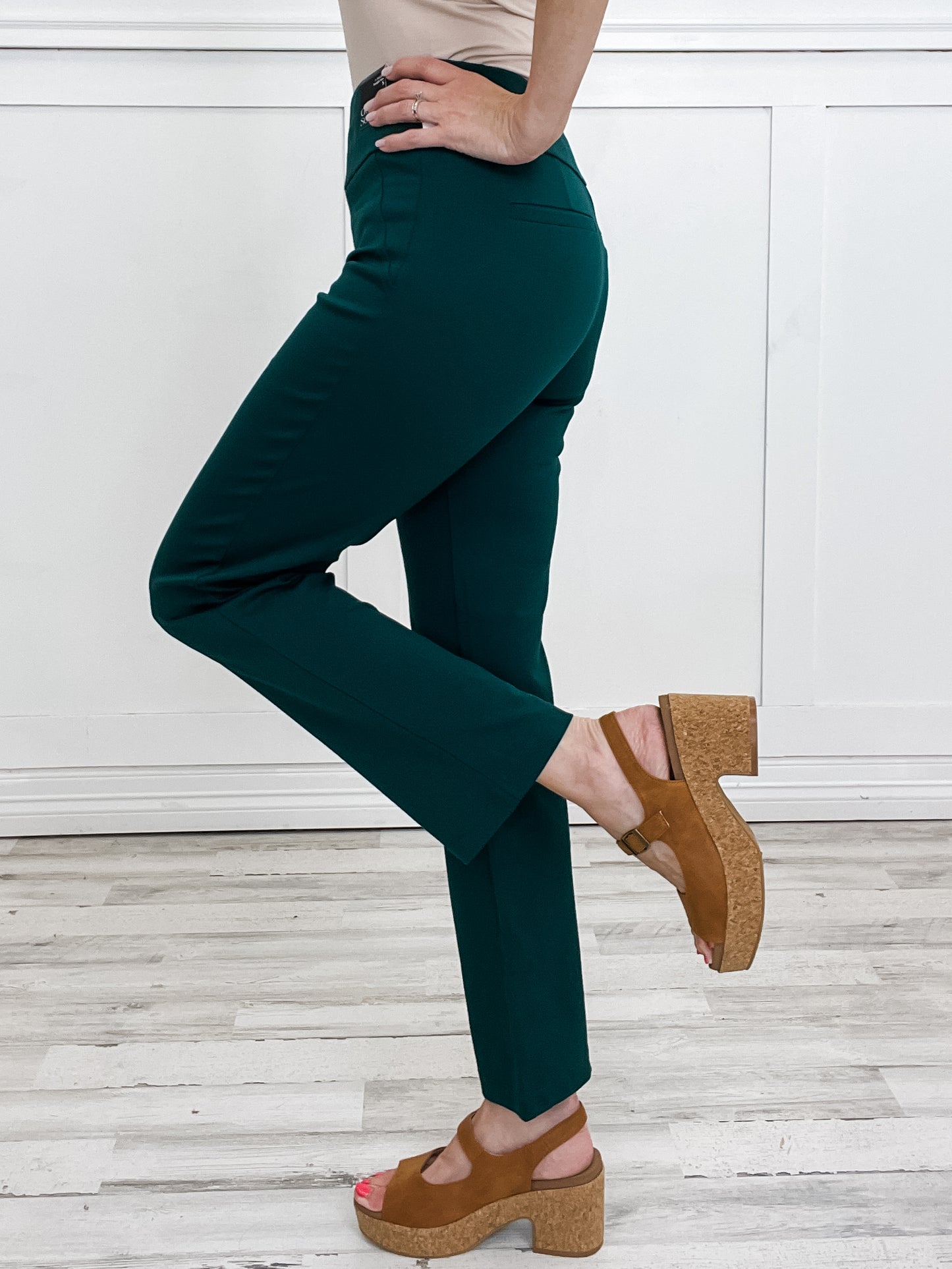 Magic Slim Straight Pants in HUNTER GREEN