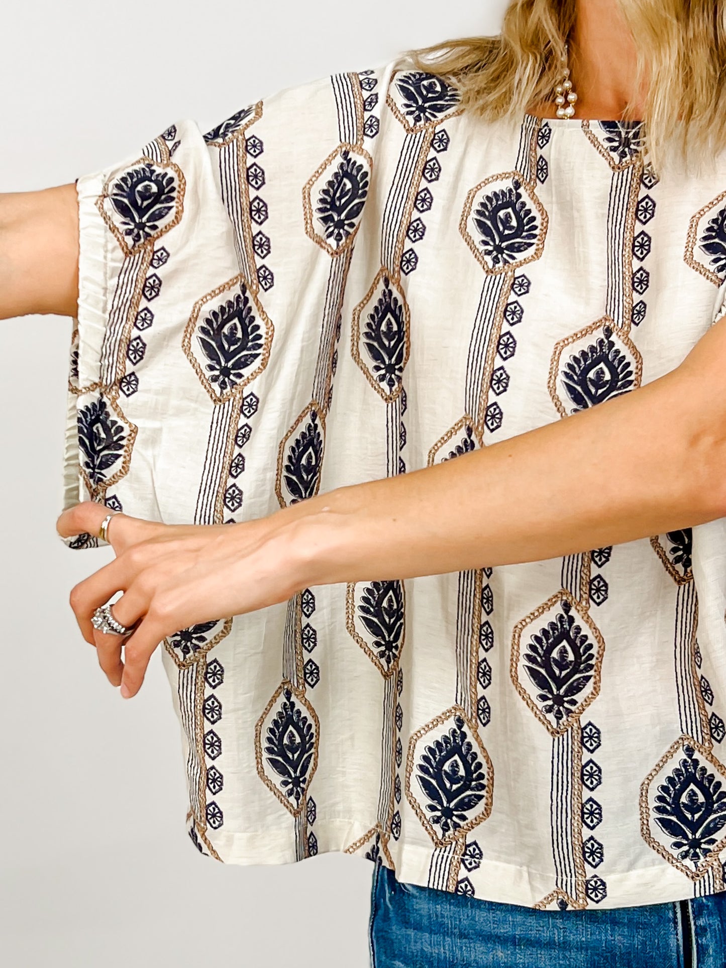 Geometric Floral Printed Elastic Cuff Top