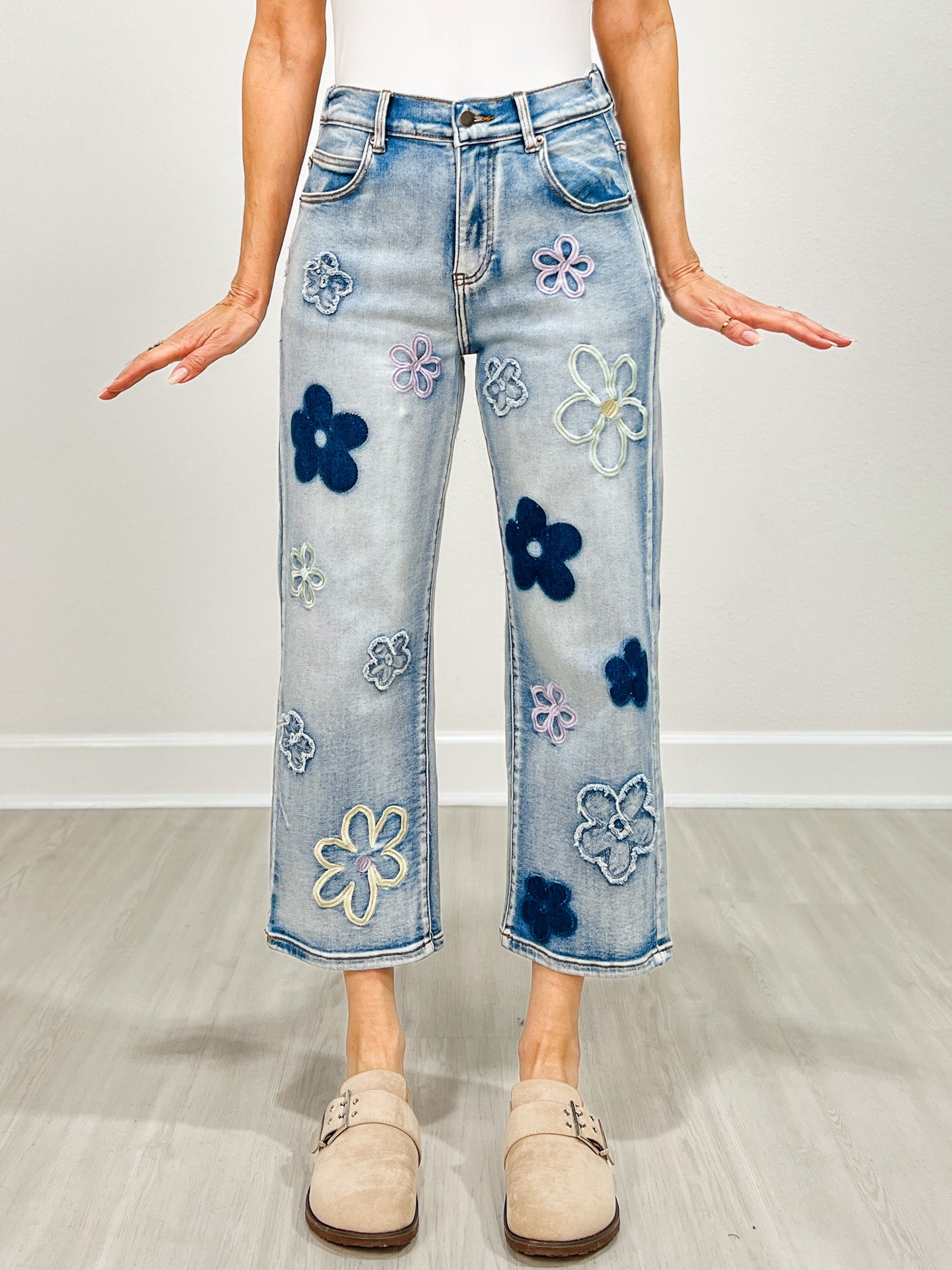 Washed Stretch Floral Embroidery Denim Pants