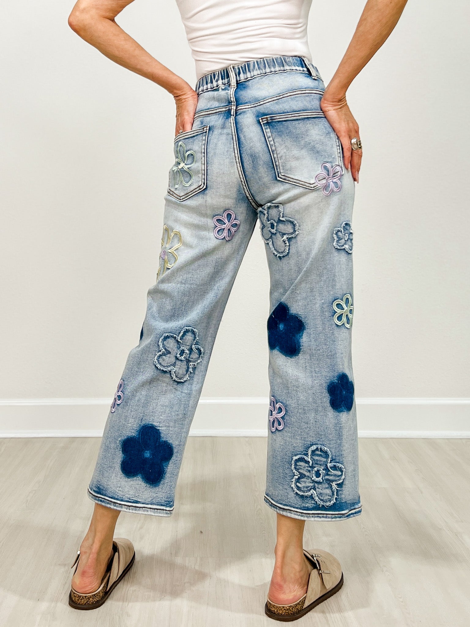Washed Stretch Floral Embroidery Denim Pants