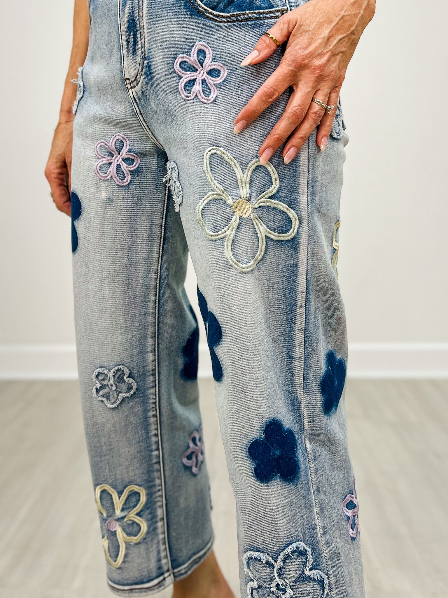 Washed Stretch Floral Embroidery Denim Pants