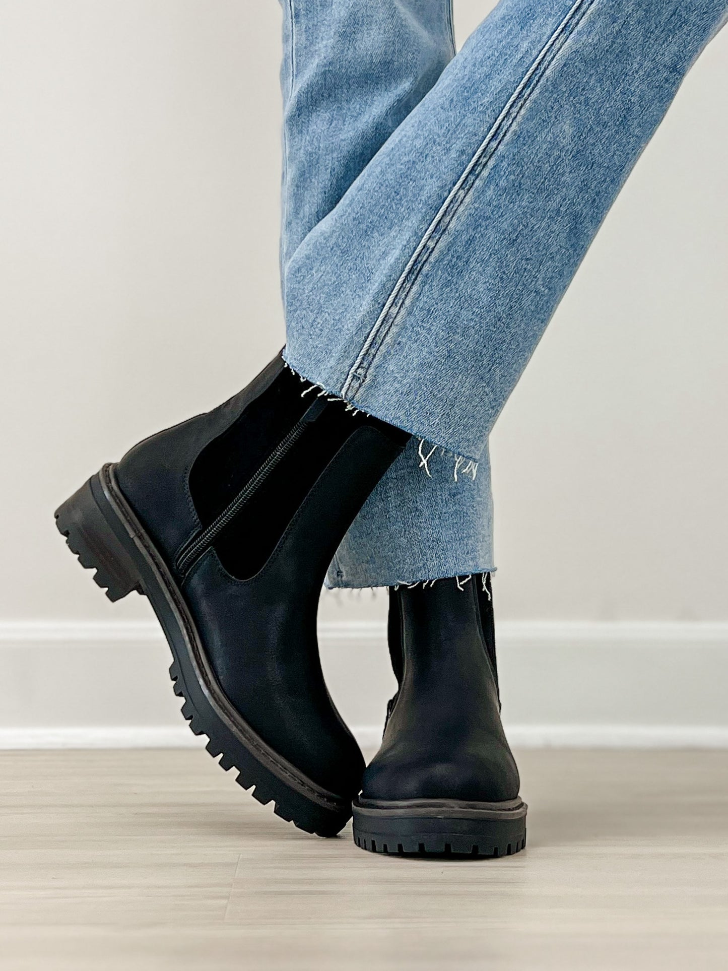 Yellowbox Acalia Boots in Black
