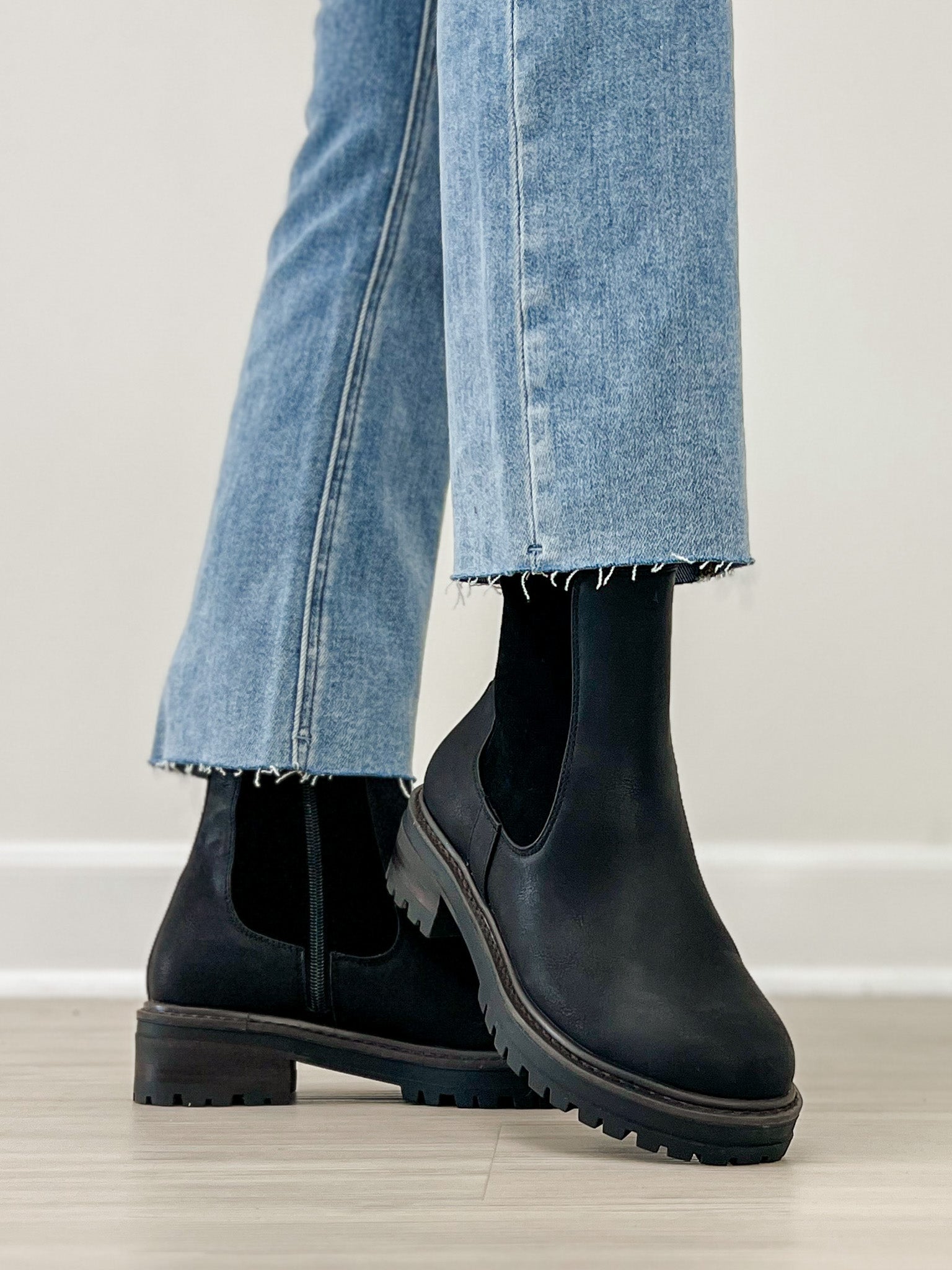 Yellowbox Acalia Boots in Black