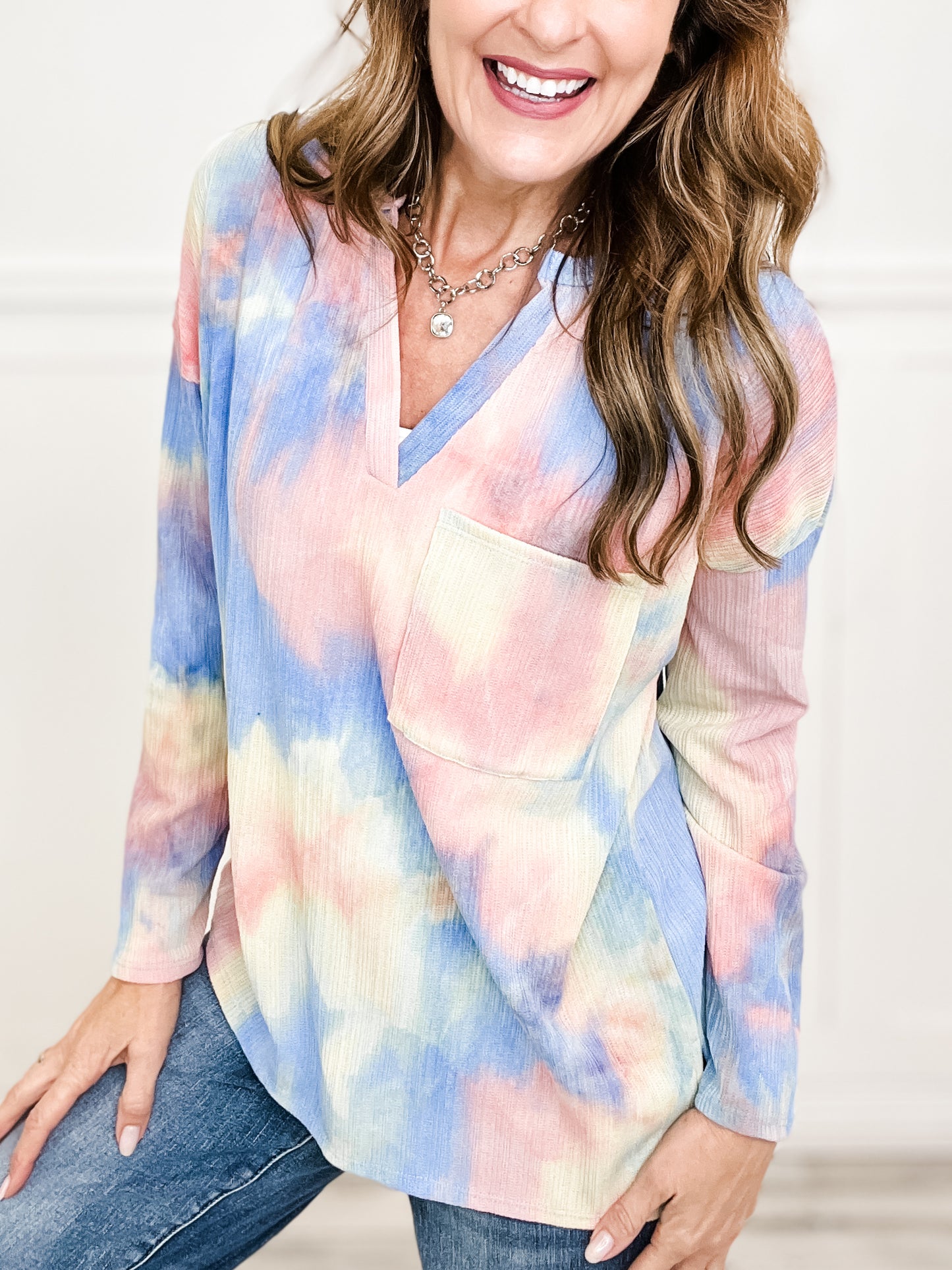 Tie Dye Textured Knit Top with V-Neckline and Front Pocket