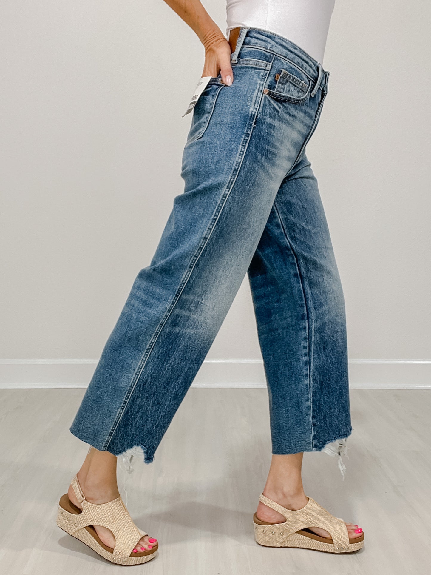 Judy Blue QUEEN OF THE CROP Hi-Waist Cropped Jeans