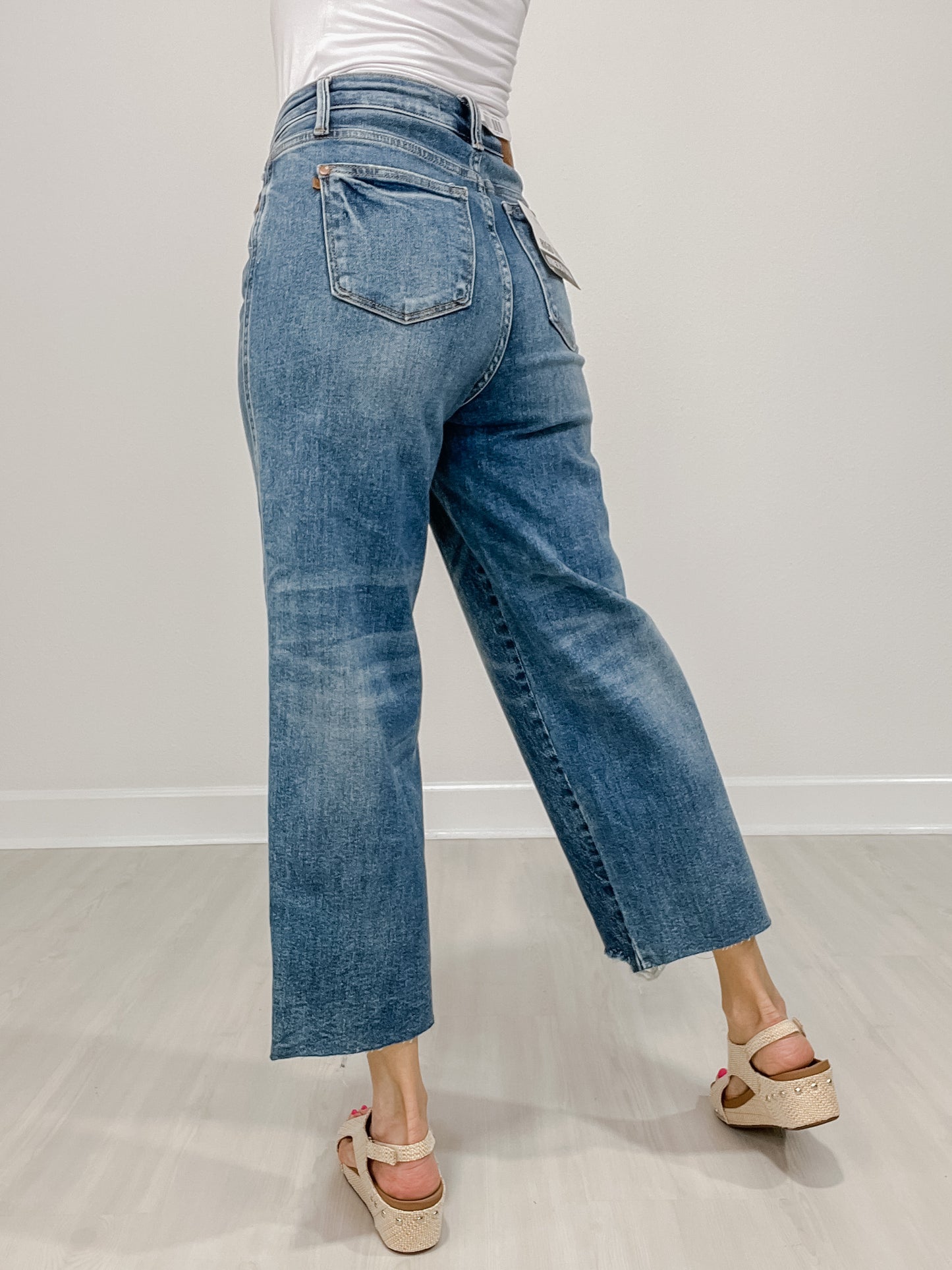 Judy Blue QUEEN OF THE CROP Hi-Waist Cropped Jeans