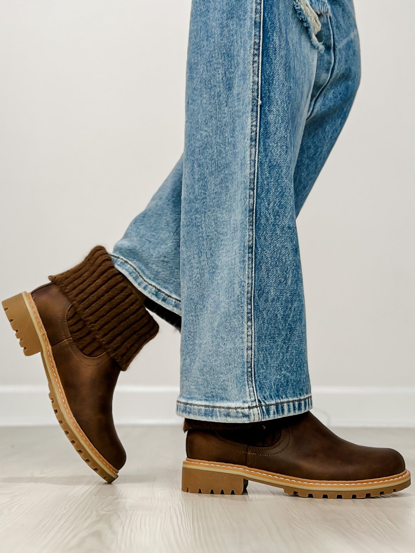 Corkys Quiver Boots in BROWN OILED