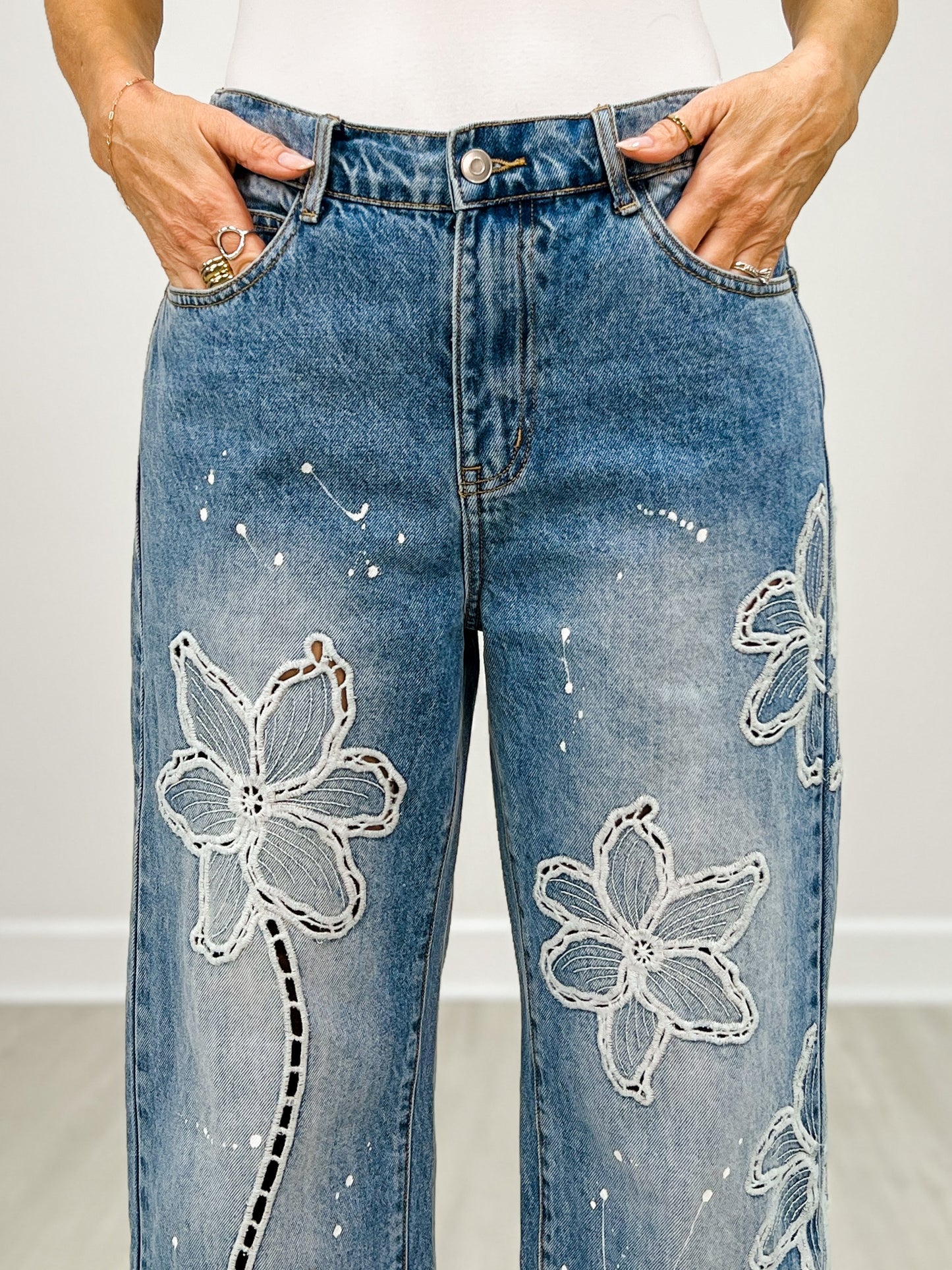 Washed Floral Embroidery Straight Jeans