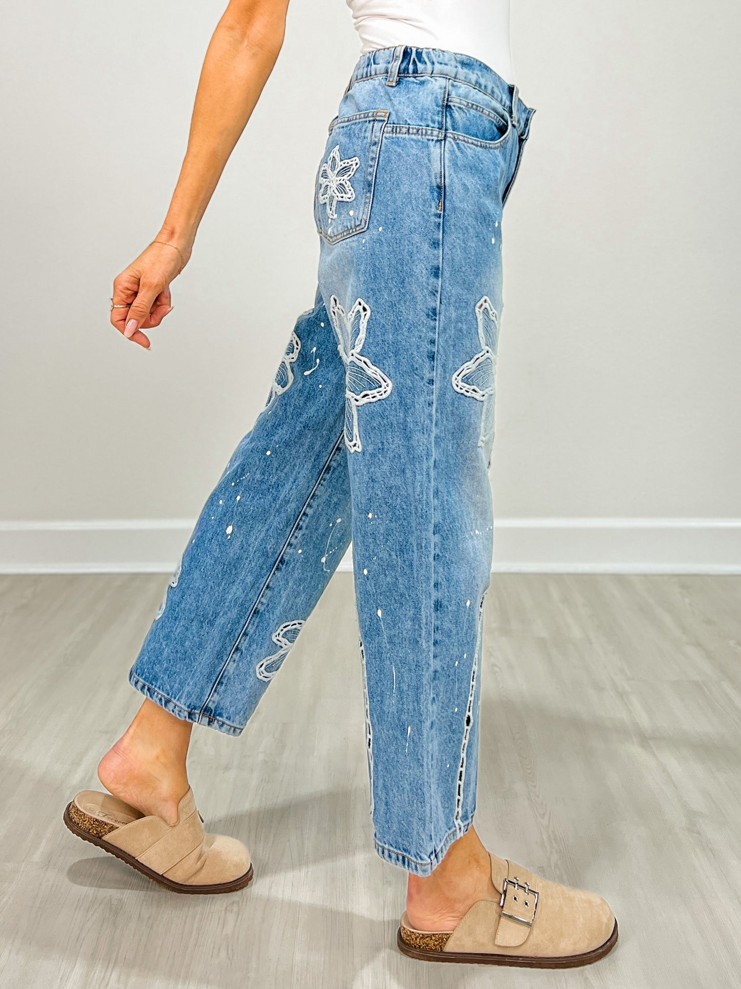 Washed Floral Embroidery Straight Jeans