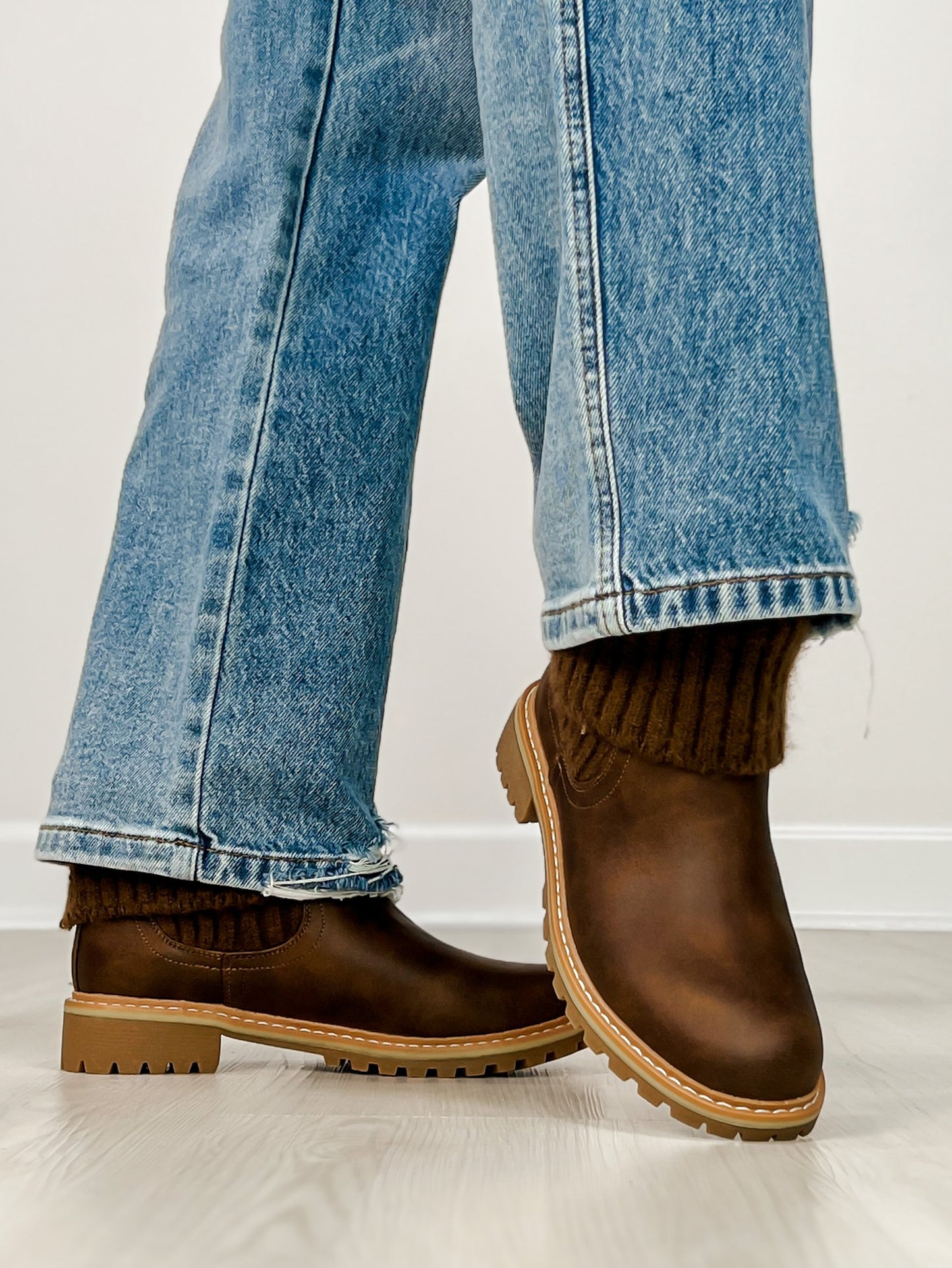 Corkys Quiver Boots in BROWN OILED