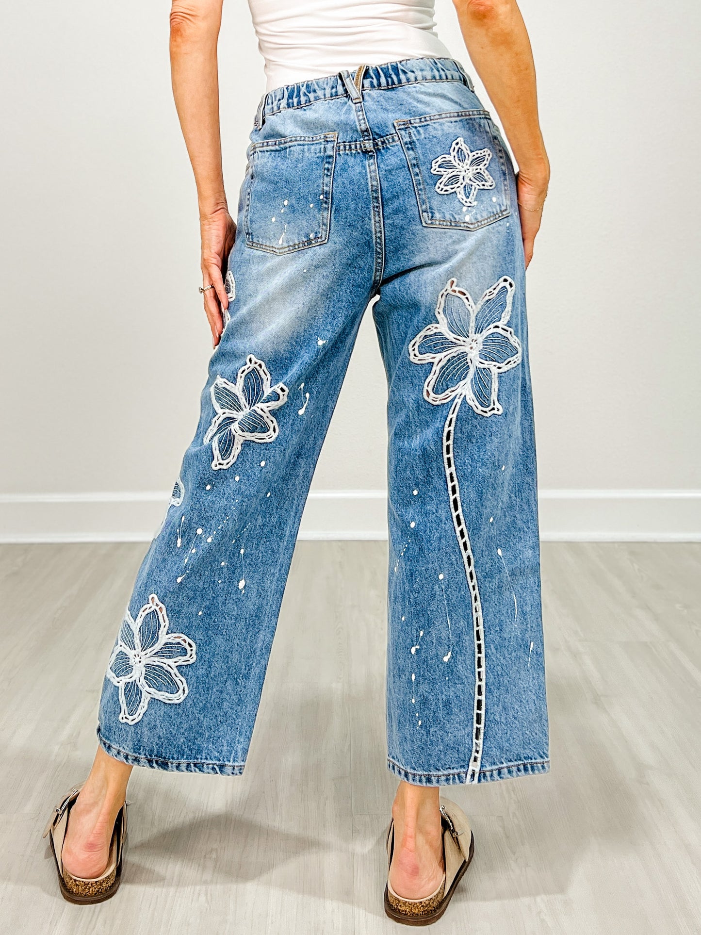 Washed Floral Embroidery Straight Jeans