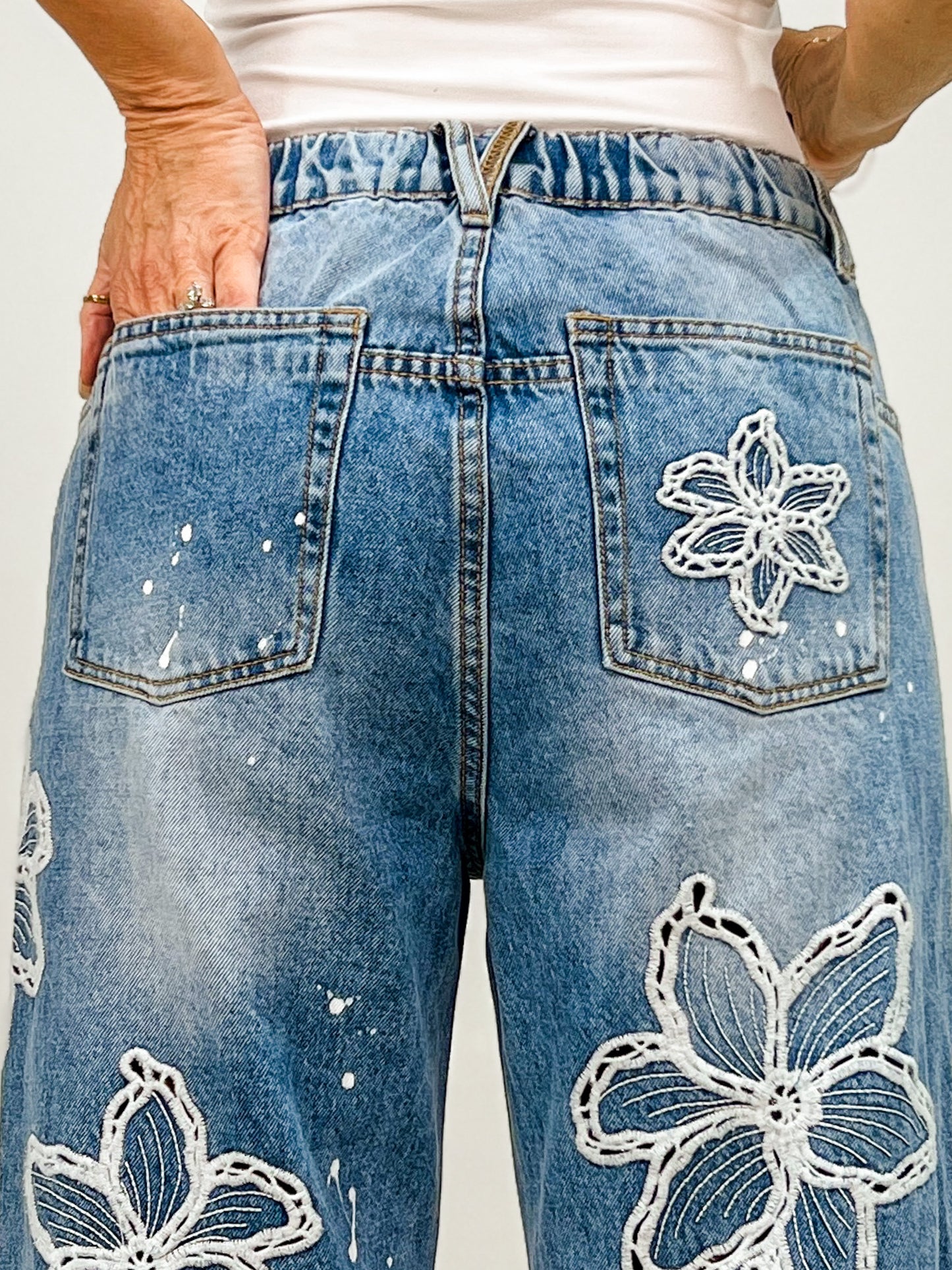 Washed Floral Embroidery Straight Jeans