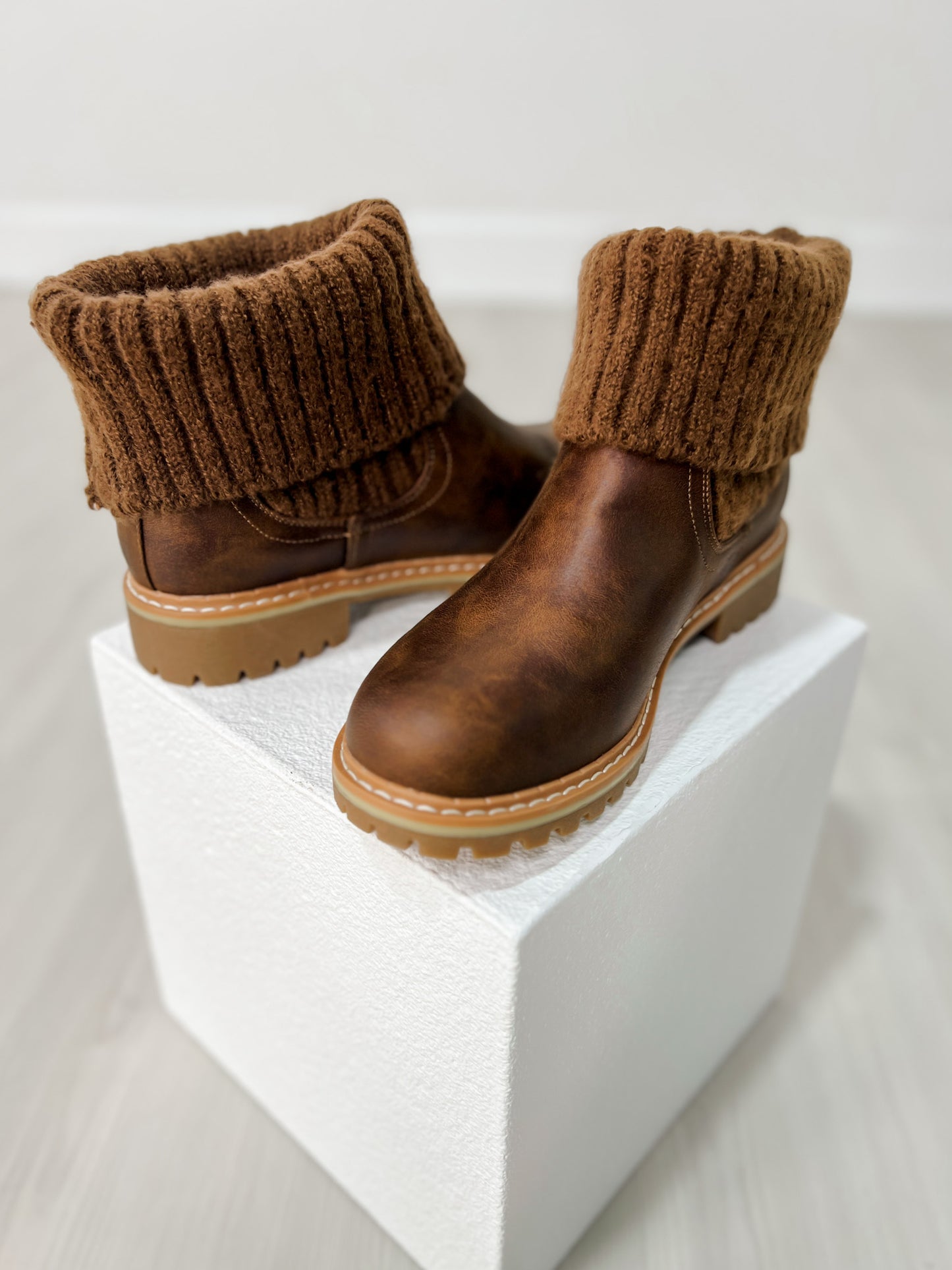 Corkys Quiver Boots in BROWN OILED